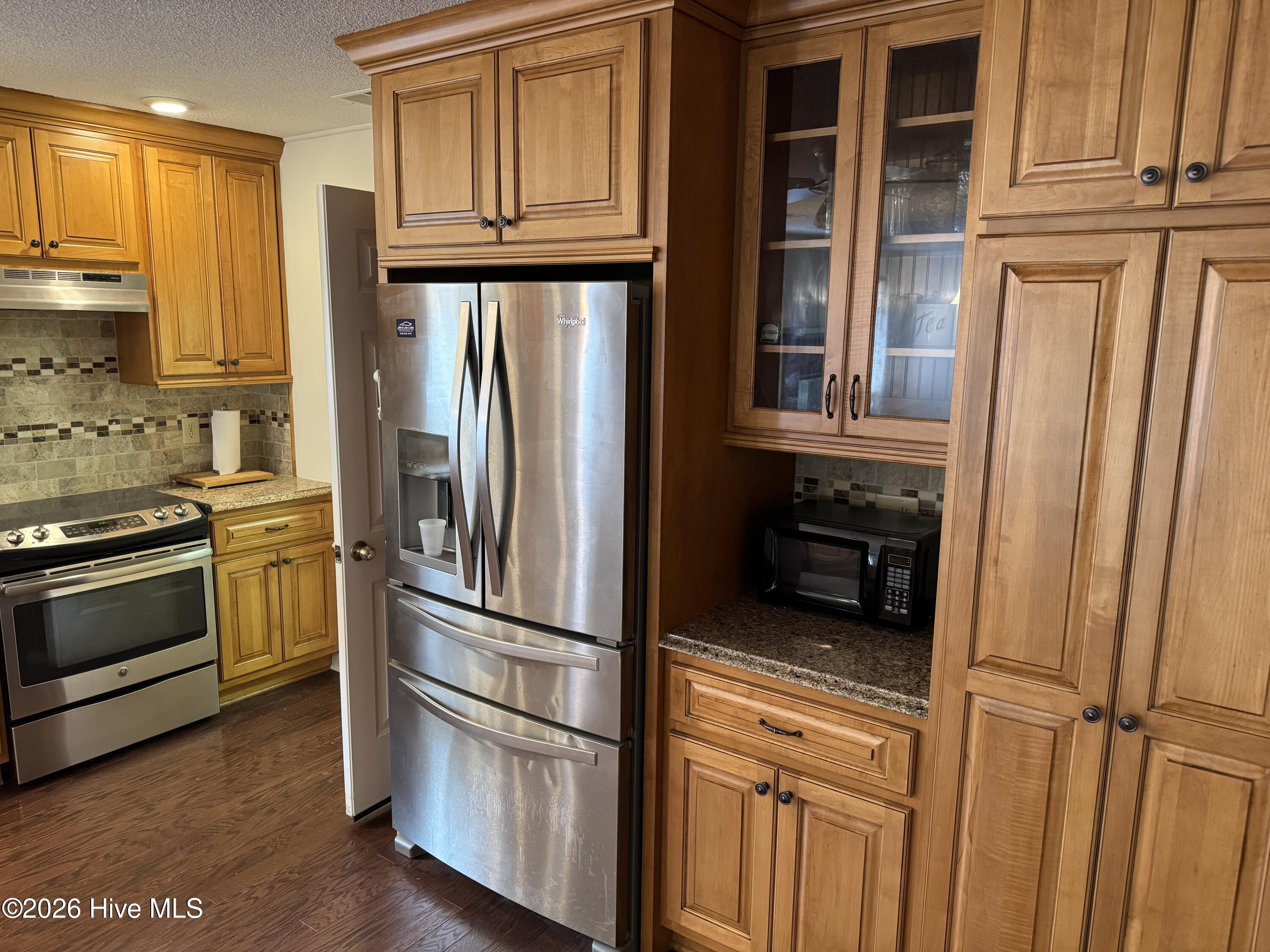 515 Fairway Drive W Property Photo 9