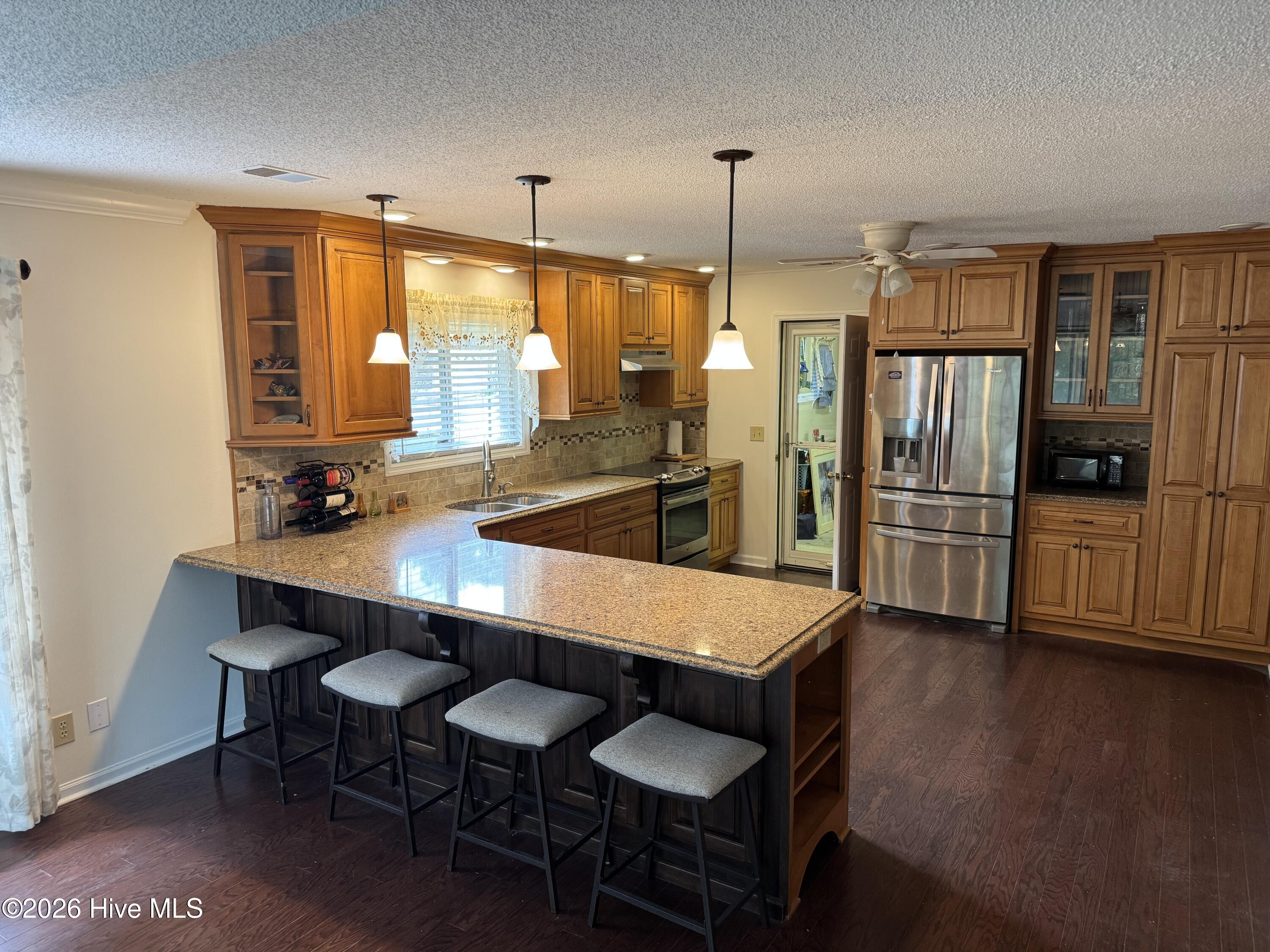 515 Fairway Drive W Property Photo 11