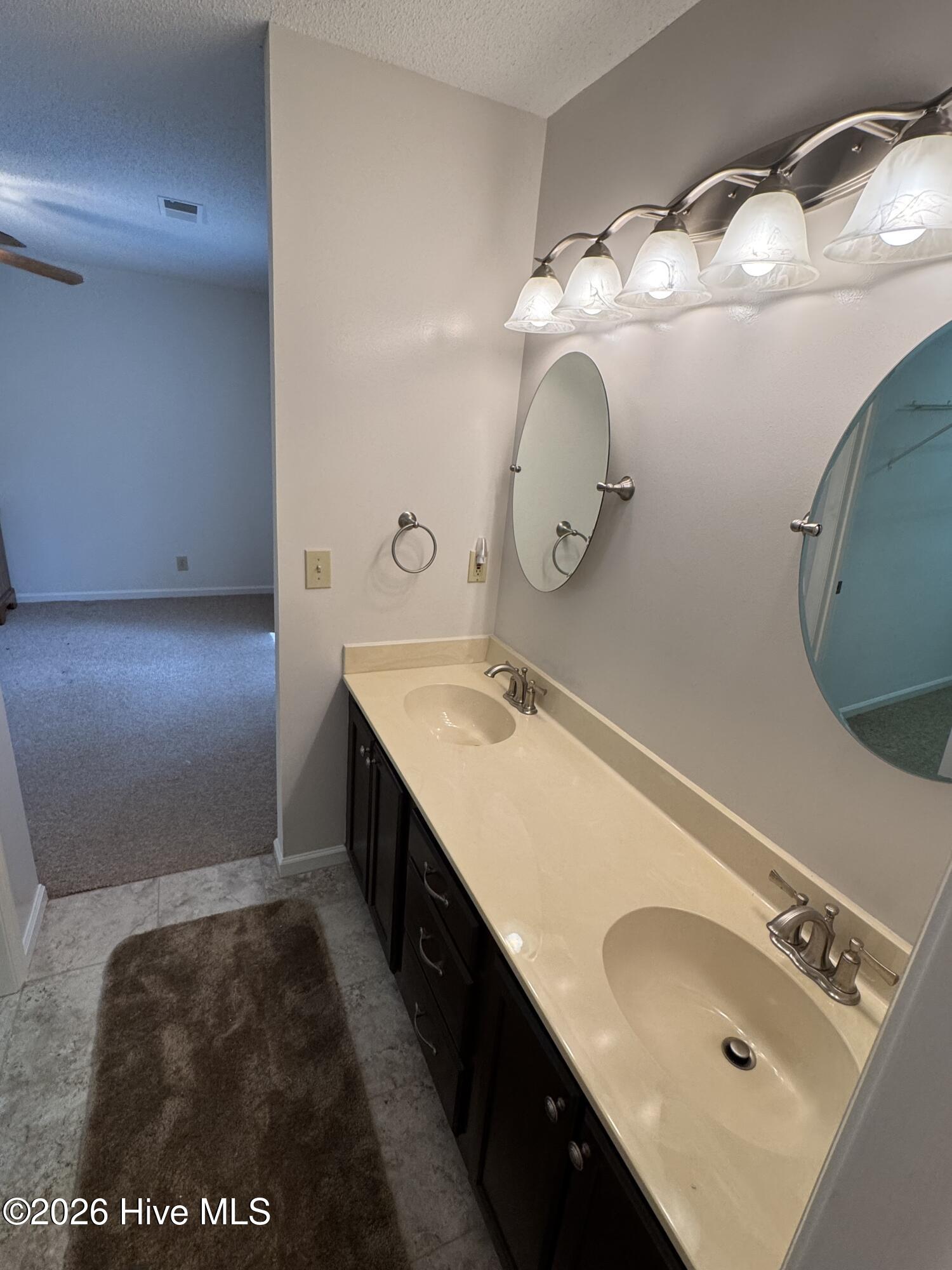 515 Fairway Drive W Property Photo 21