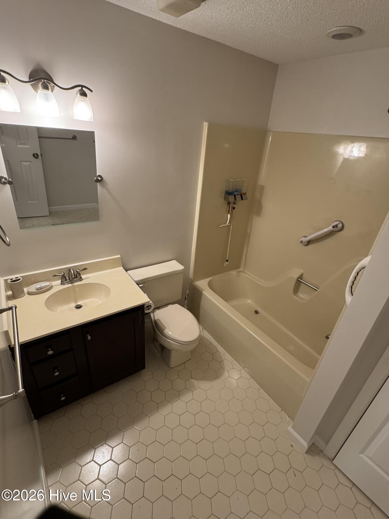 515 Fairway Drive W Property Photo 23