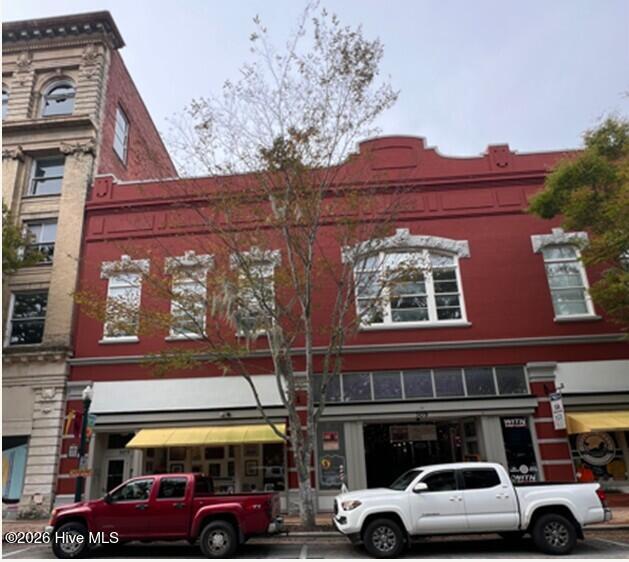 307 Middle Street Apt B Property Photo 2