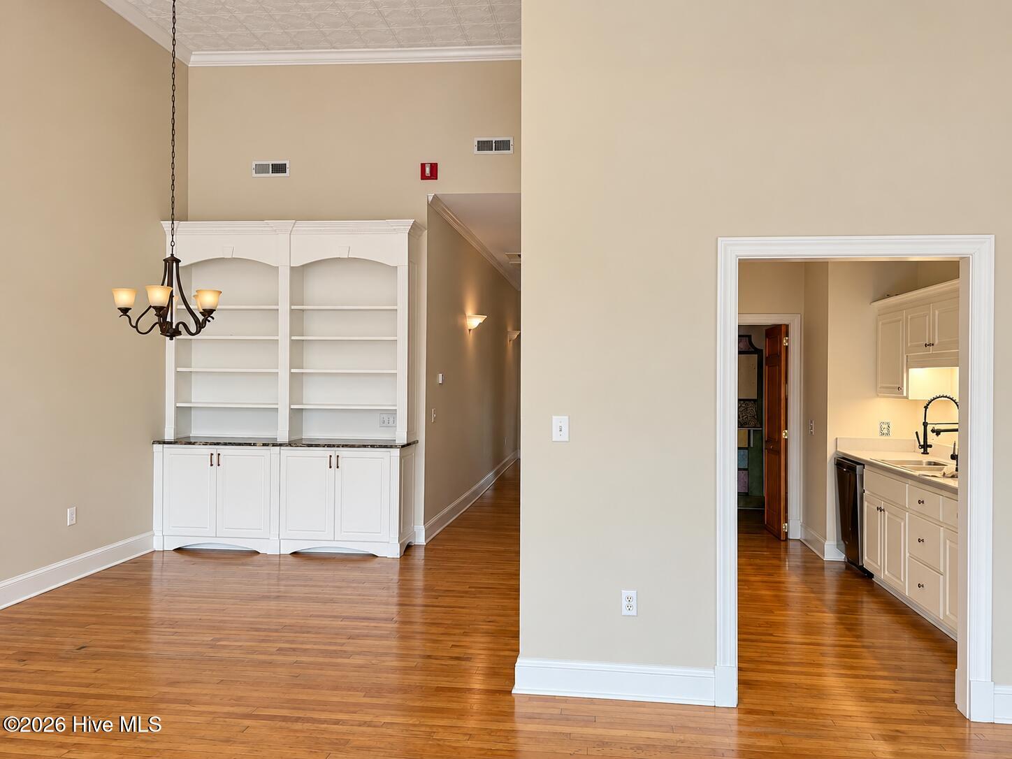 307 Middle Street Apt B Property Photo 12