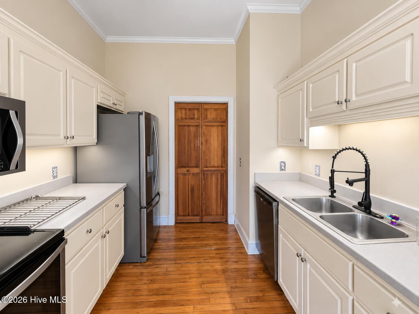 307 Middle Street Apt B Property Photo 14