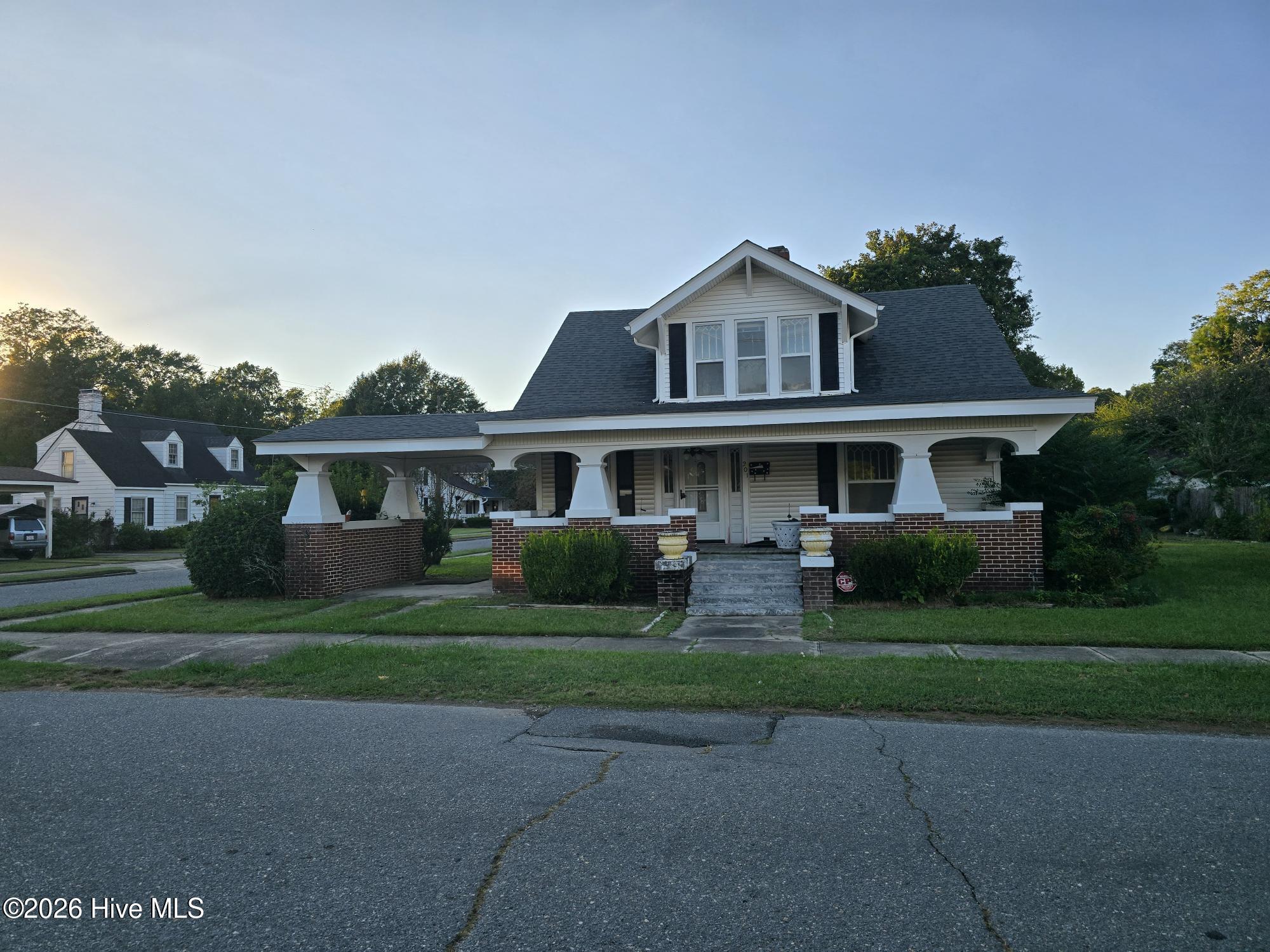 201 N Southerland Street Property Photo 2