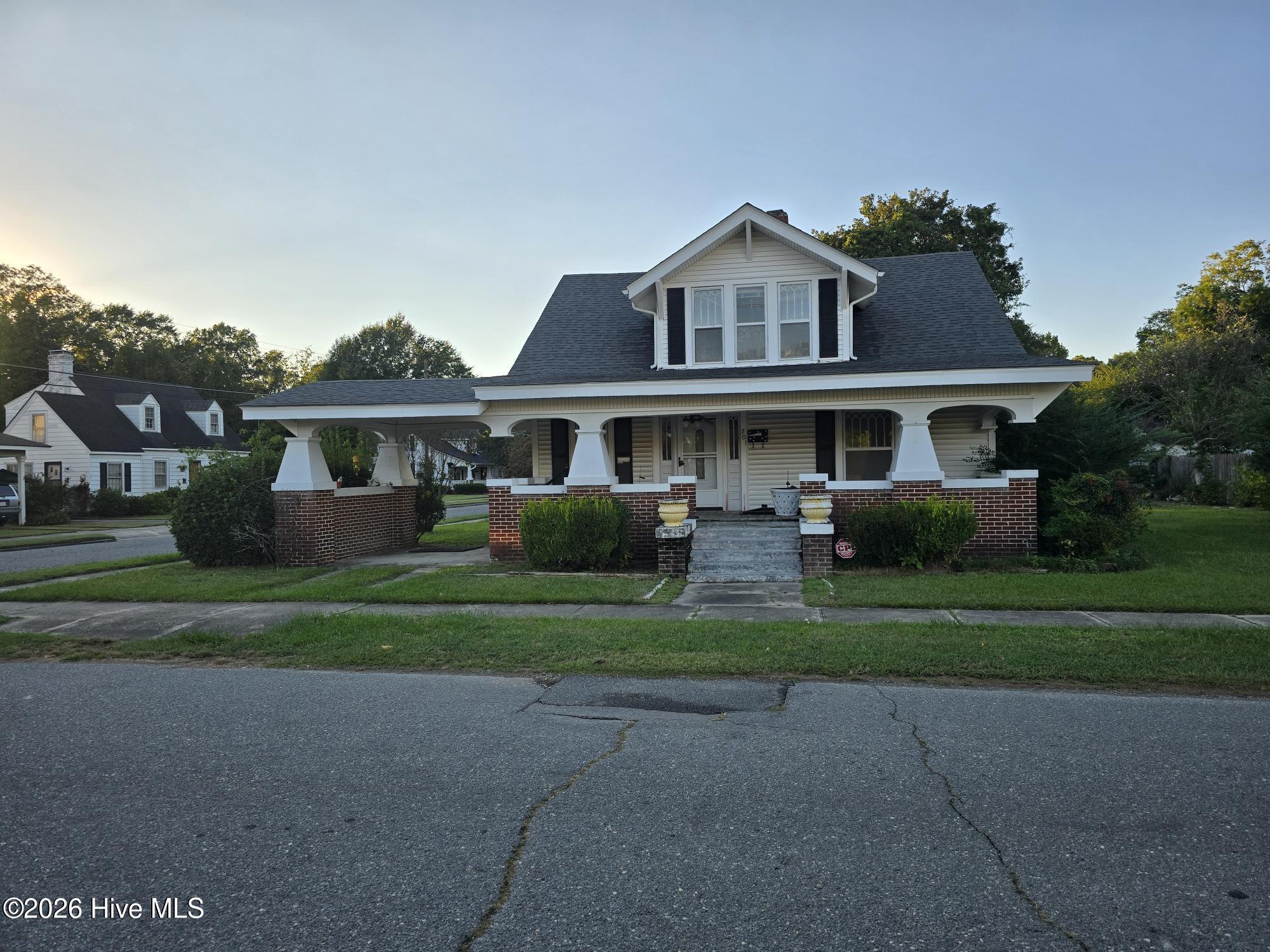 201 N Southerland Street Property Photo 3