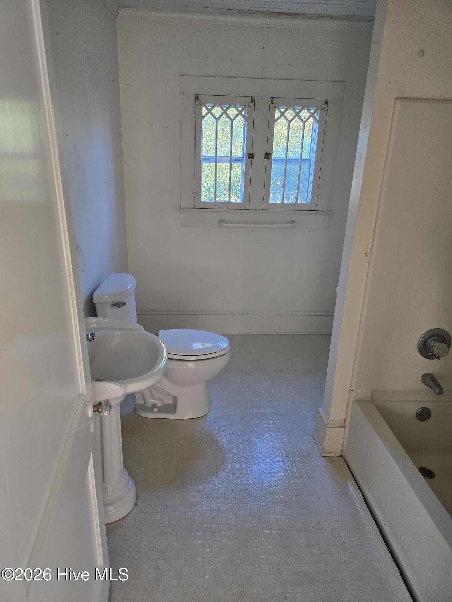 201 N Southerland Street Property Photo 8