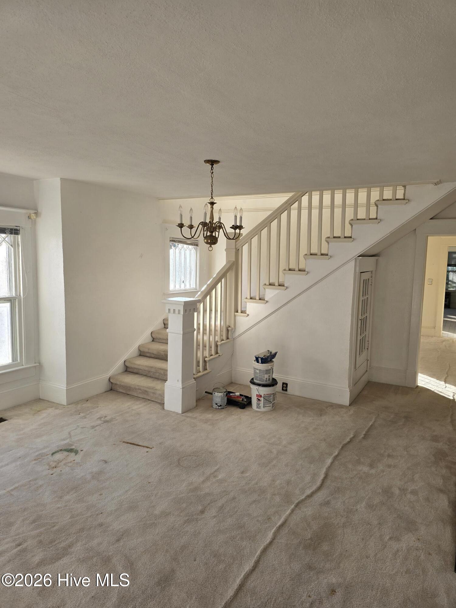 201 N Southerland Street Property Photo 9