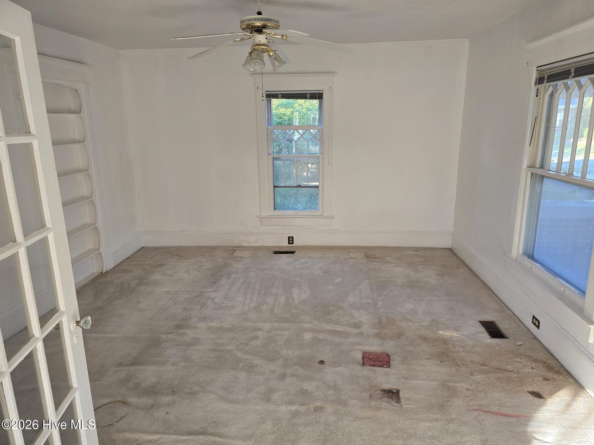 201 N Southerland Street Property Photo 12