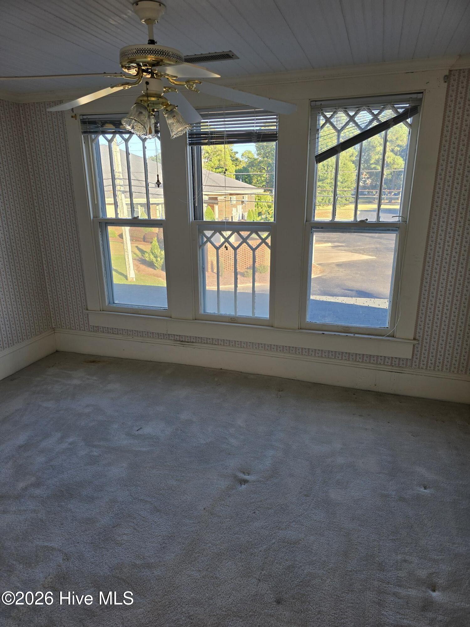 201 N Southerland Street Property Photo 13