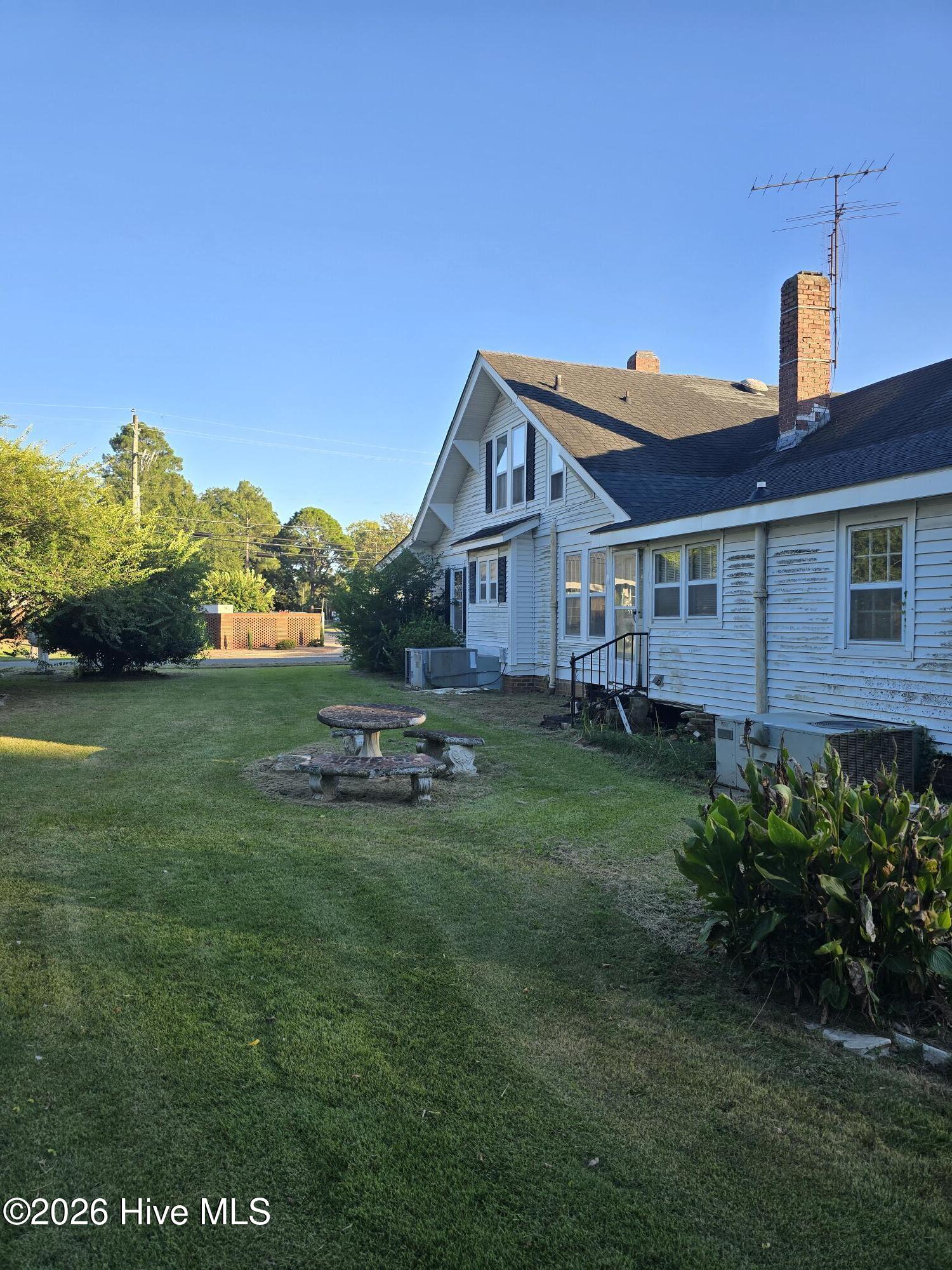201 N Southerland Street Property Photo 20
