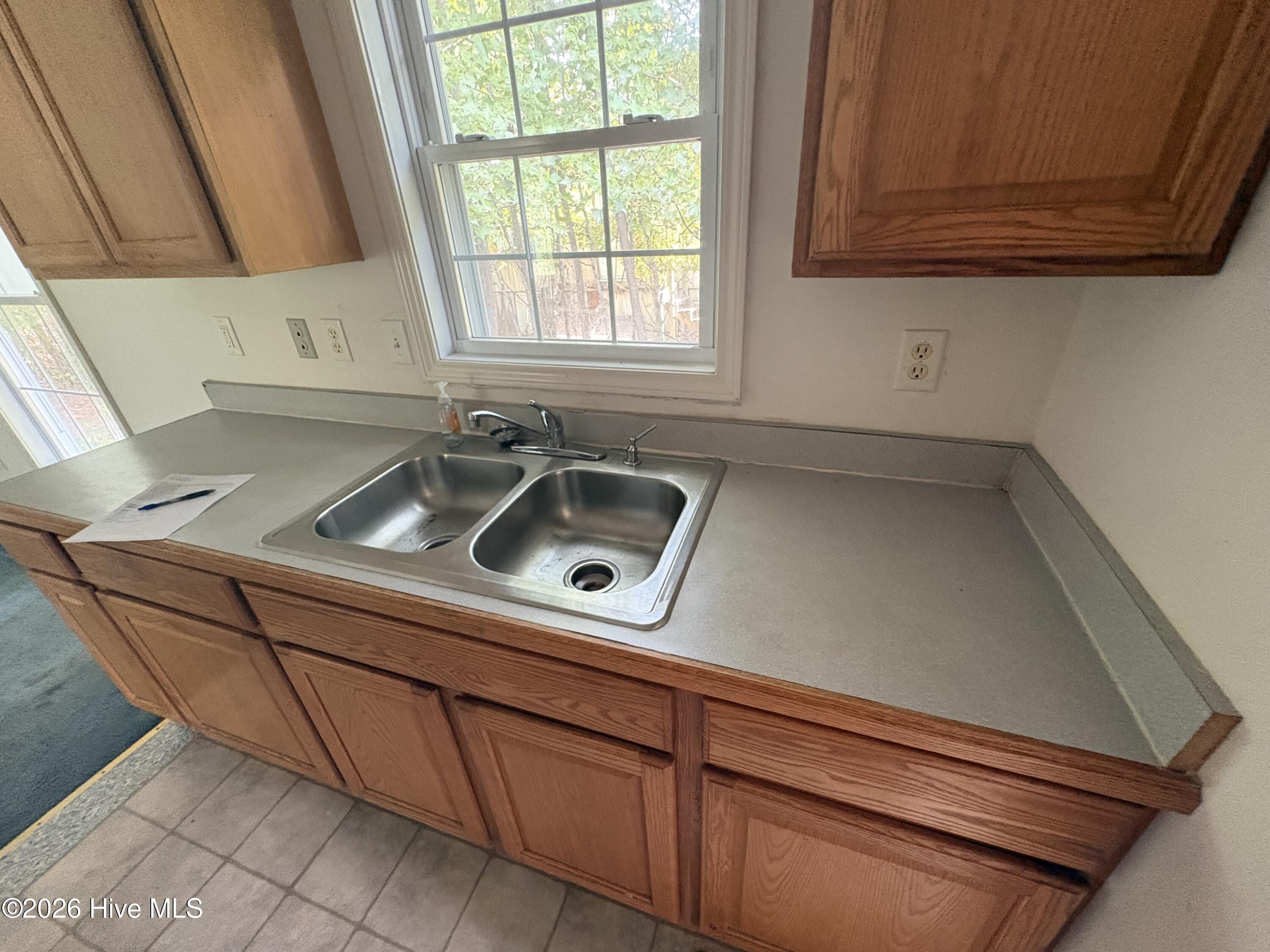 436 W Pantego Street Property Photo 4