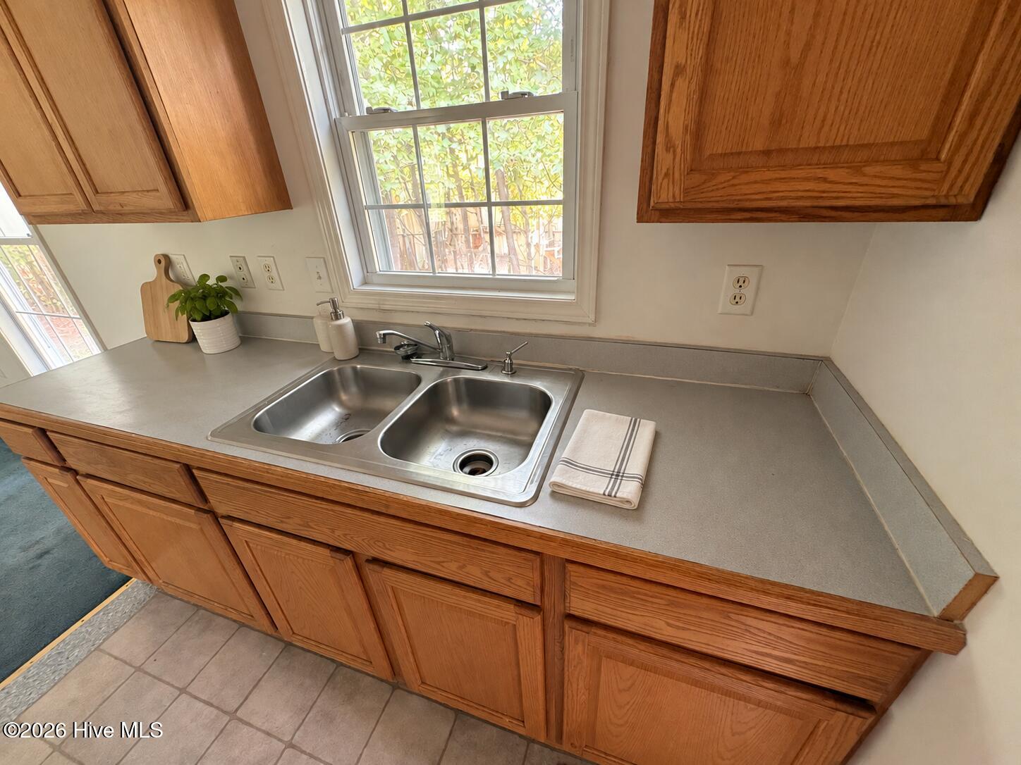 436 W Pantego Street Property Photo 5