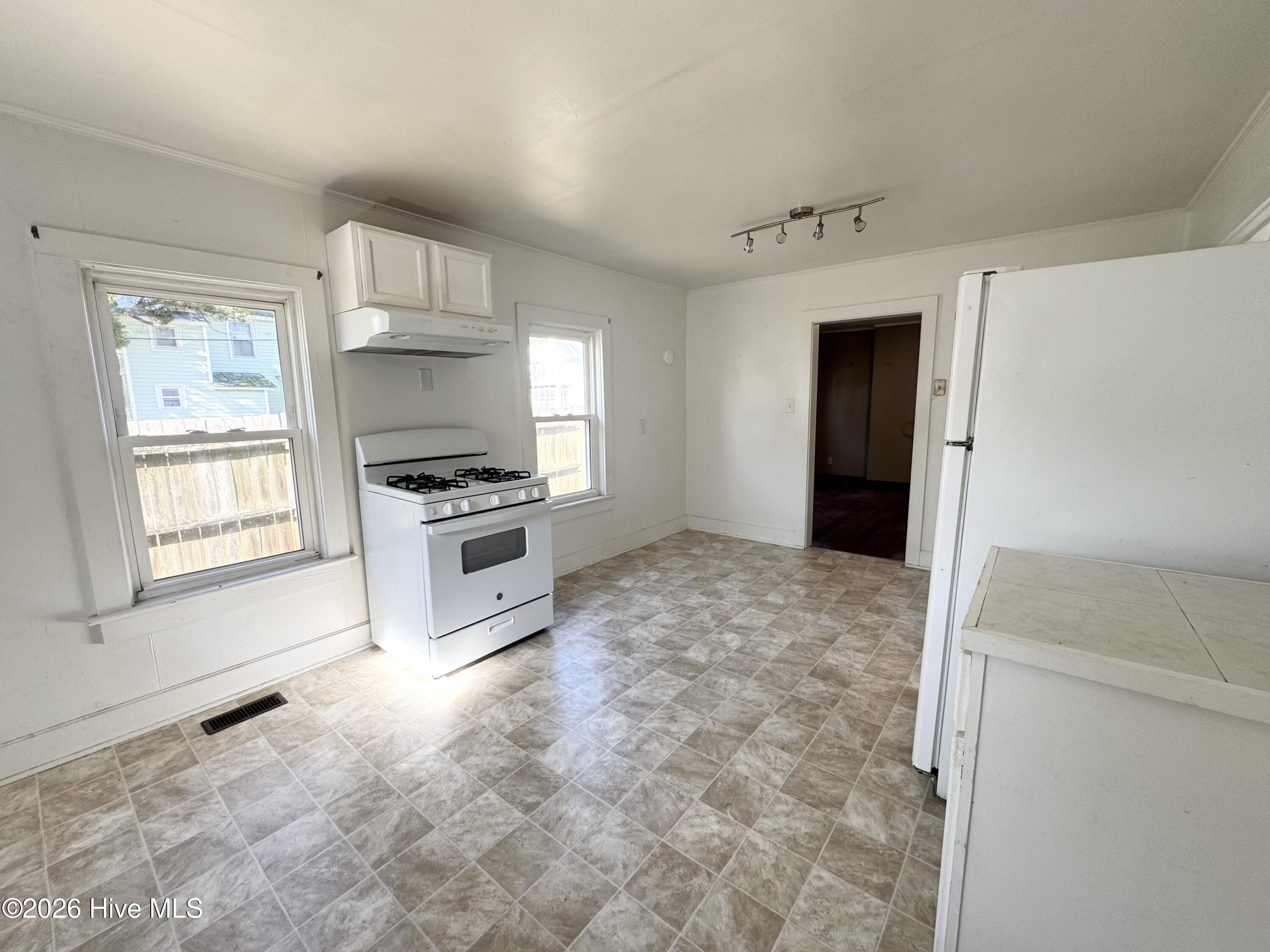 800 2nd Street Property Photo 12