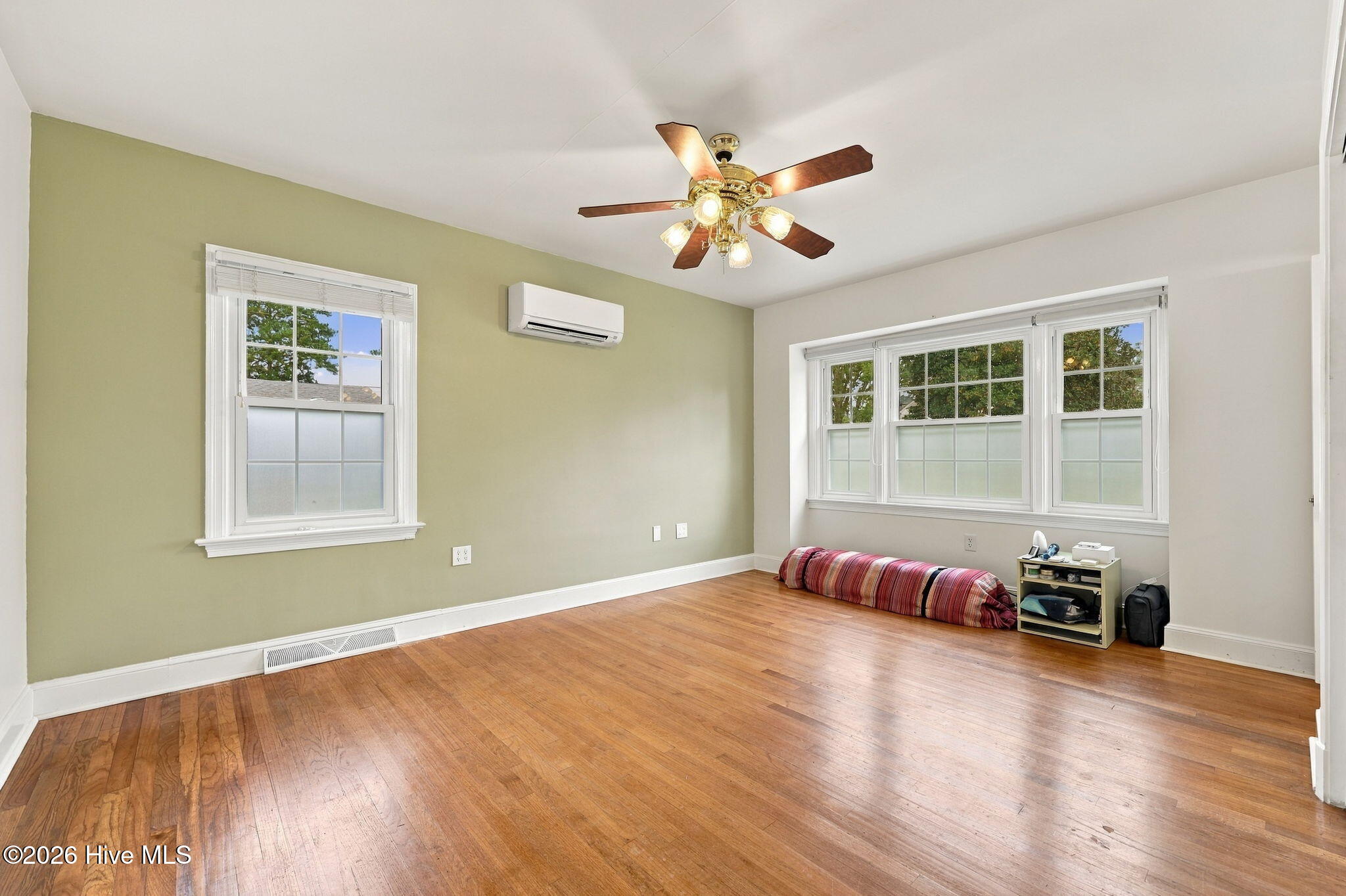 109 W 13th Street Property Photo 36