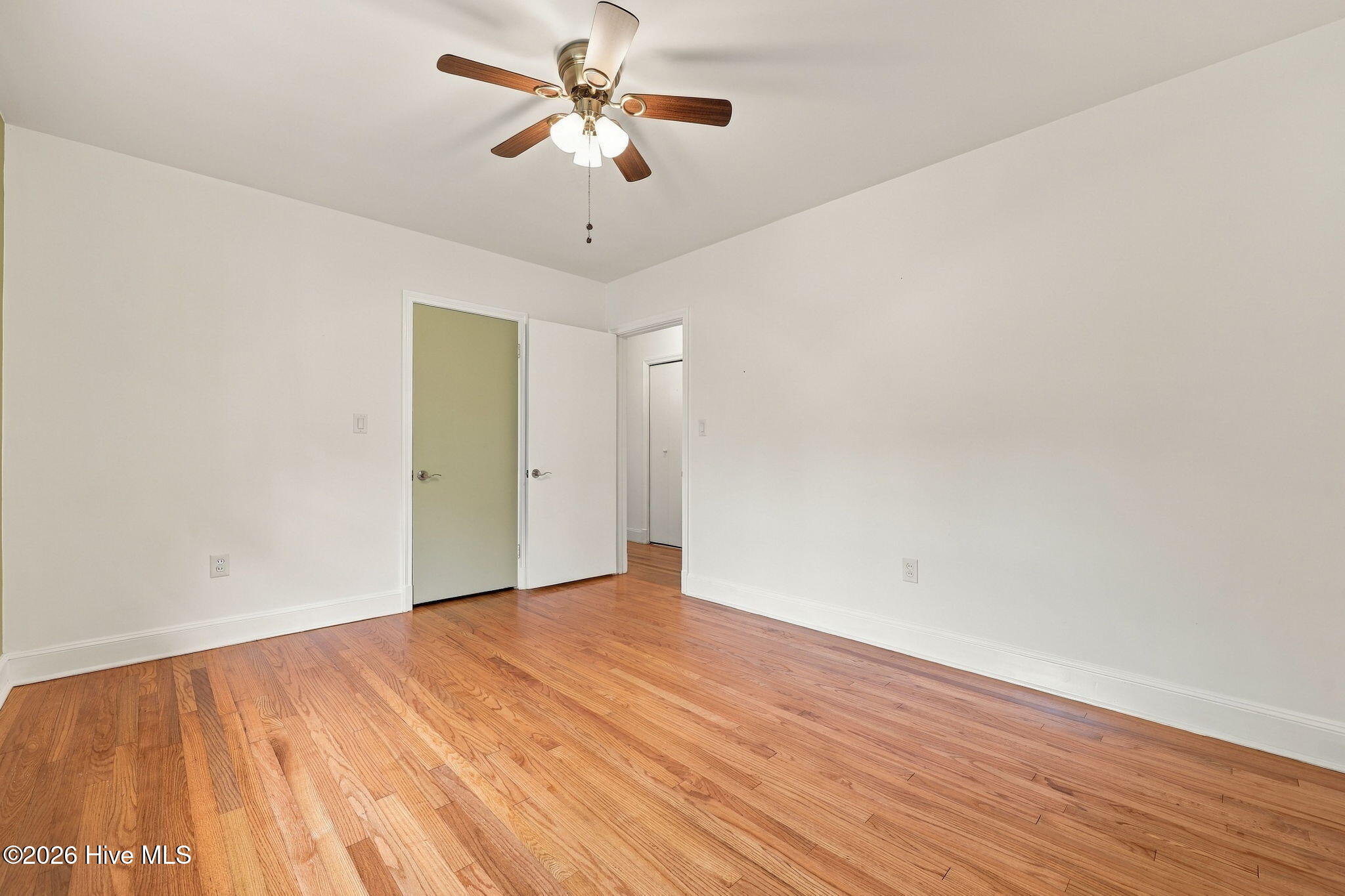 109 W 13th Street Property Photo 43