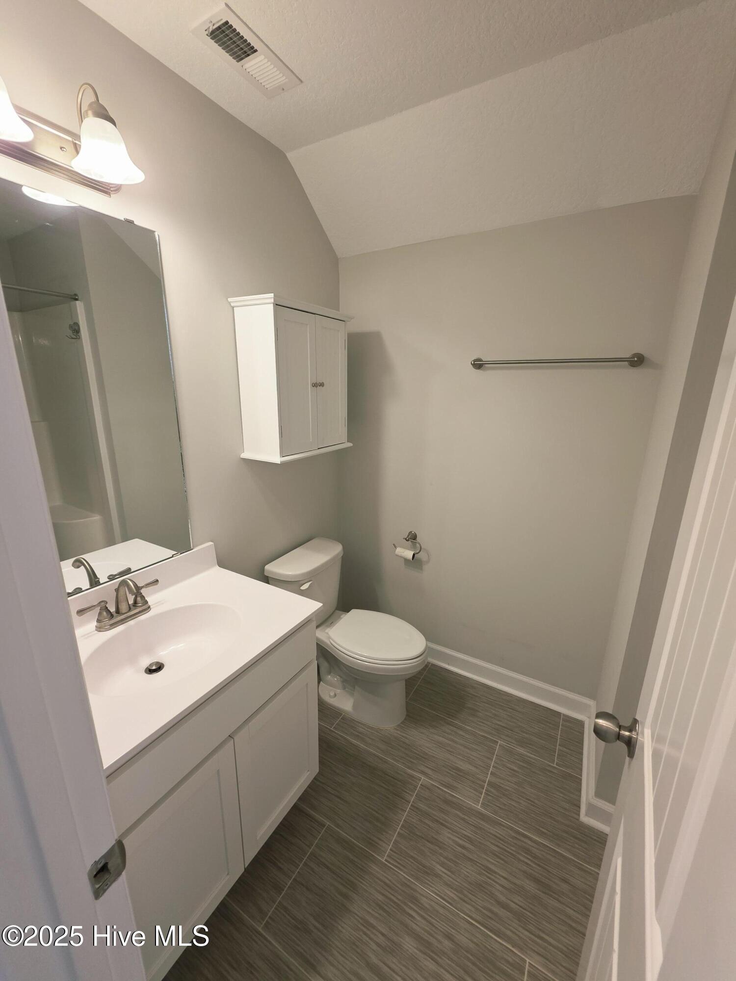 1106 Carteret Manor Drive Property Photo 3