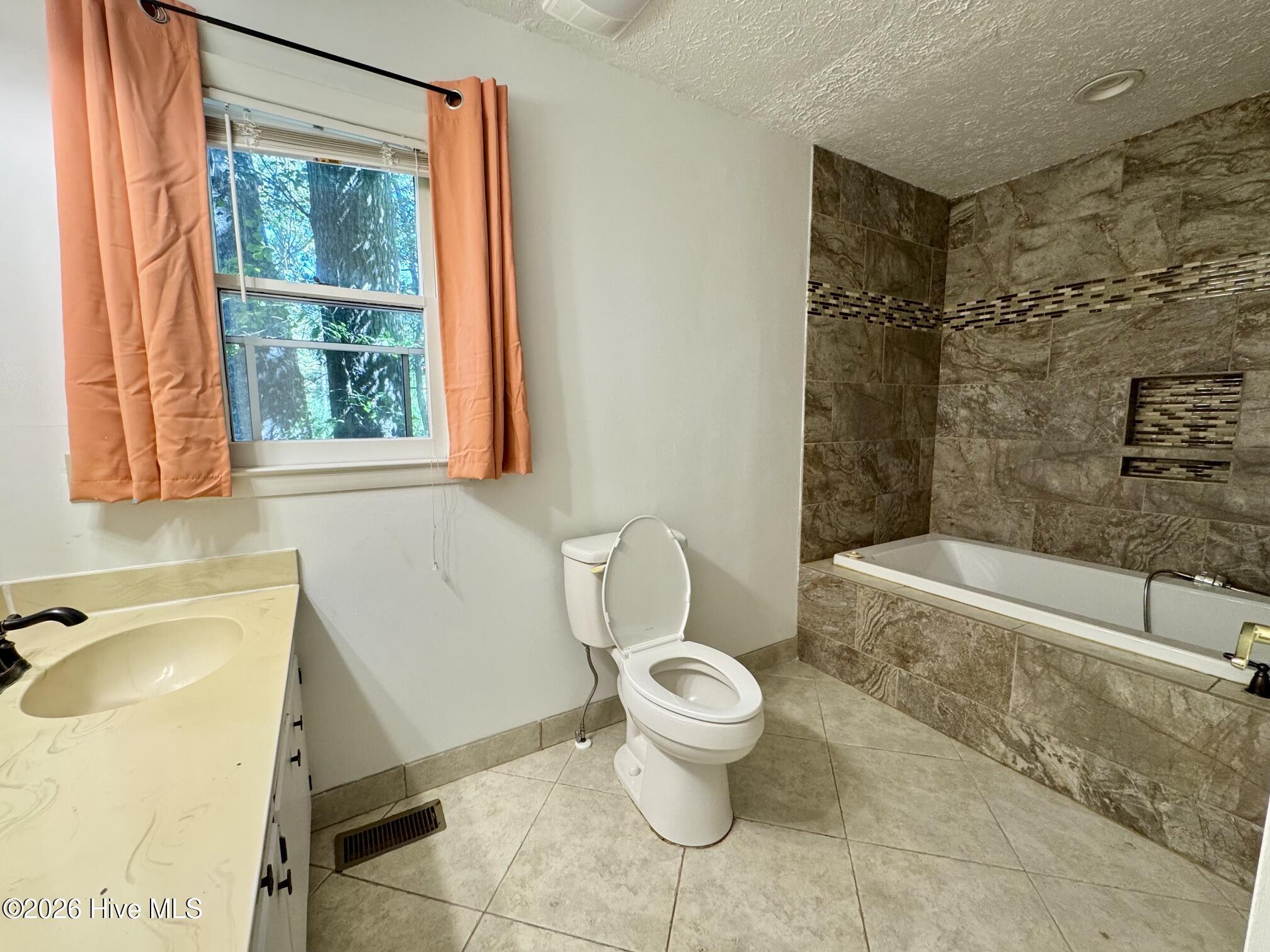 4710 Indian Corn Trail Property Photo 9