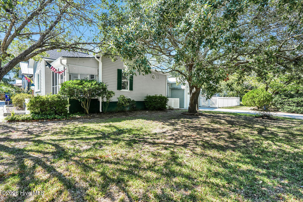 319 Clarendon Avenue Property Photo 2