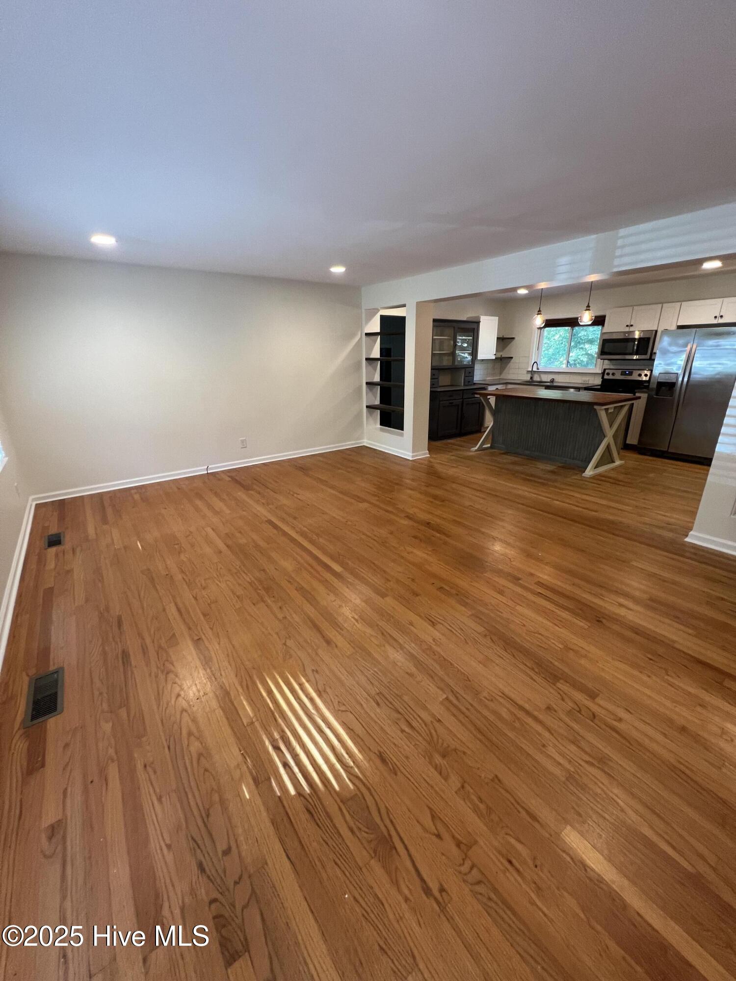 505 W Maine Avenue Property Photo 4