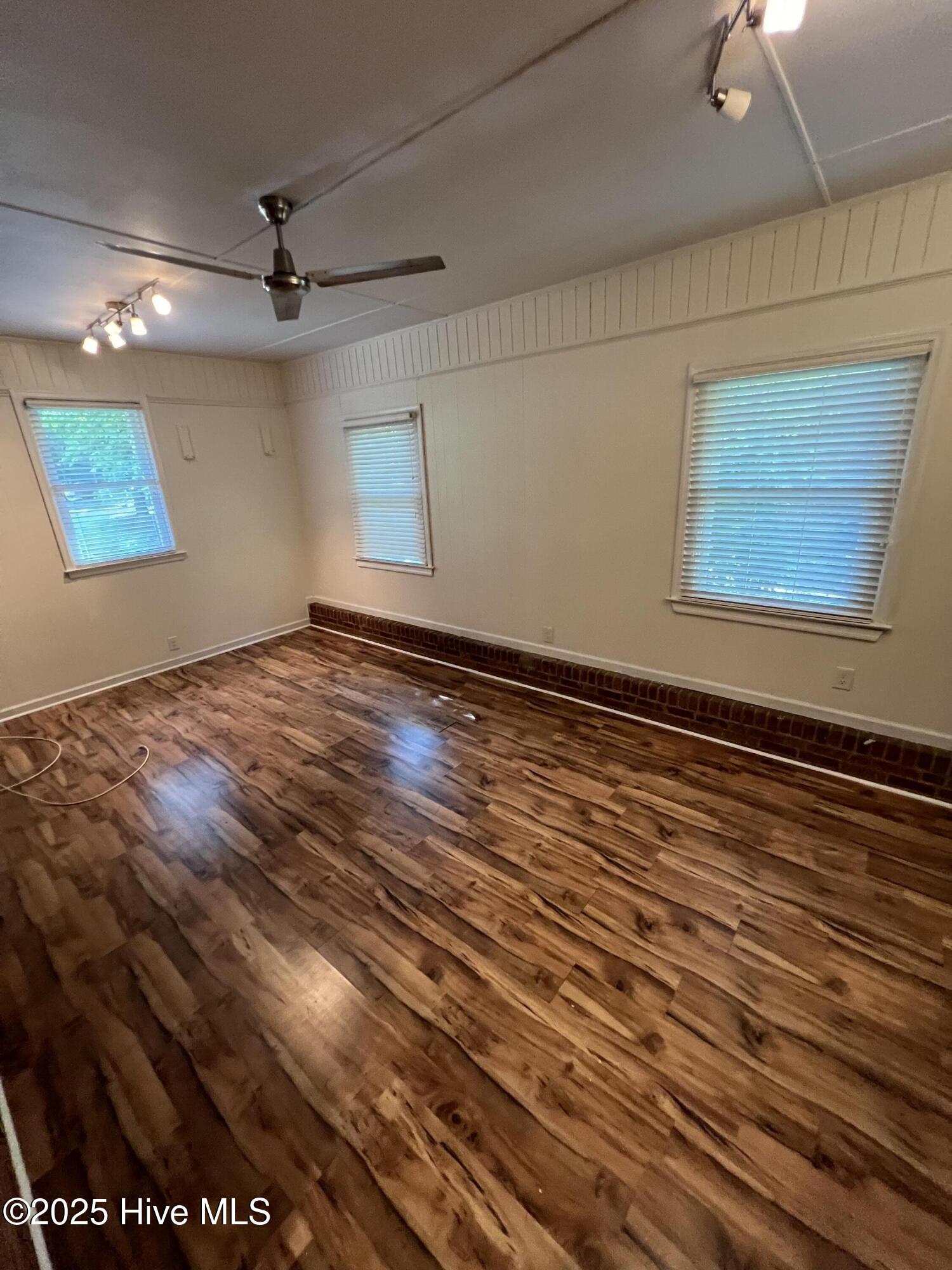 505 W Maine Avenue Property Photo 8