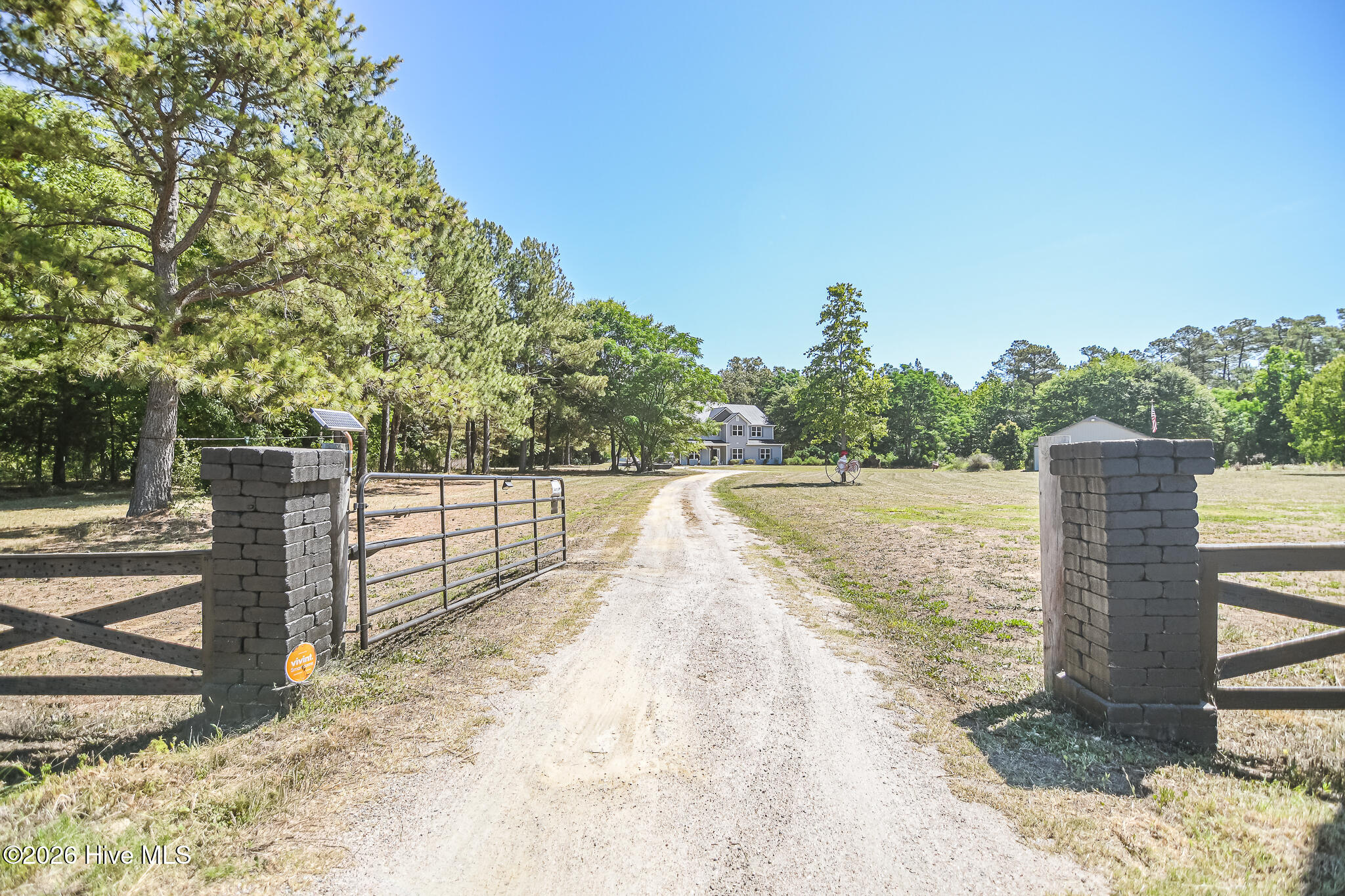 21181 Traders Road Property Photo 4