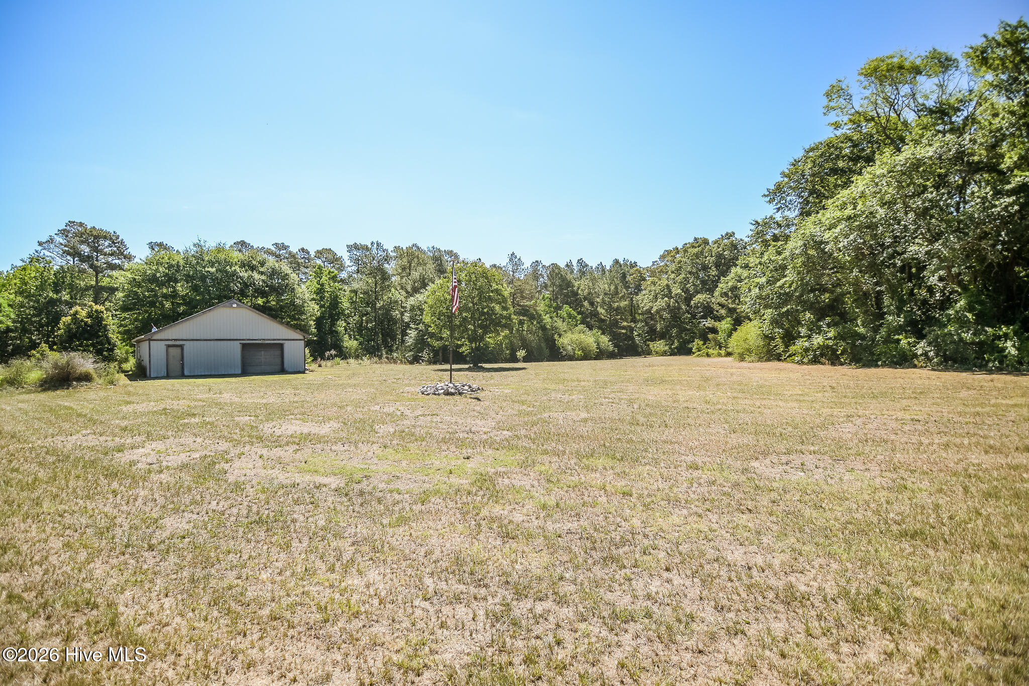 21181 Traders Road Property Photo 6