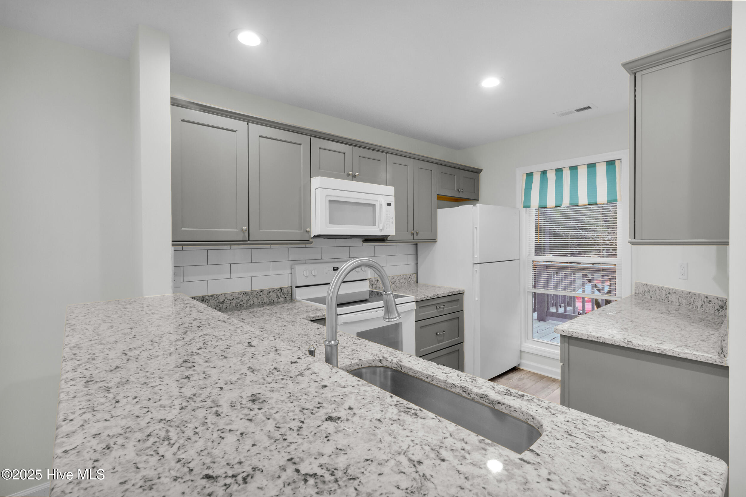 7212 Windward Drive Property Photo 4