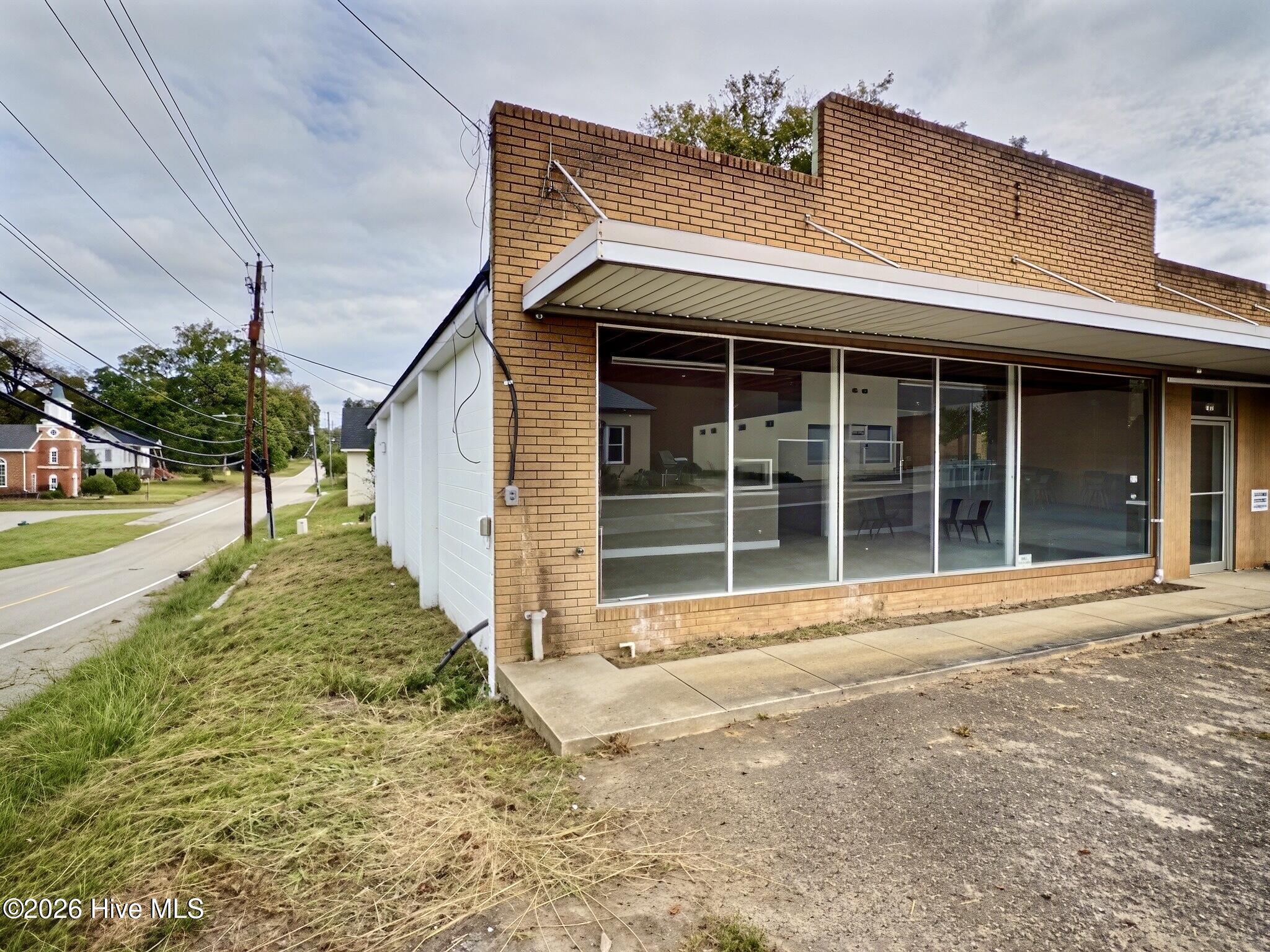 212 Lynch Street Property Photo 3