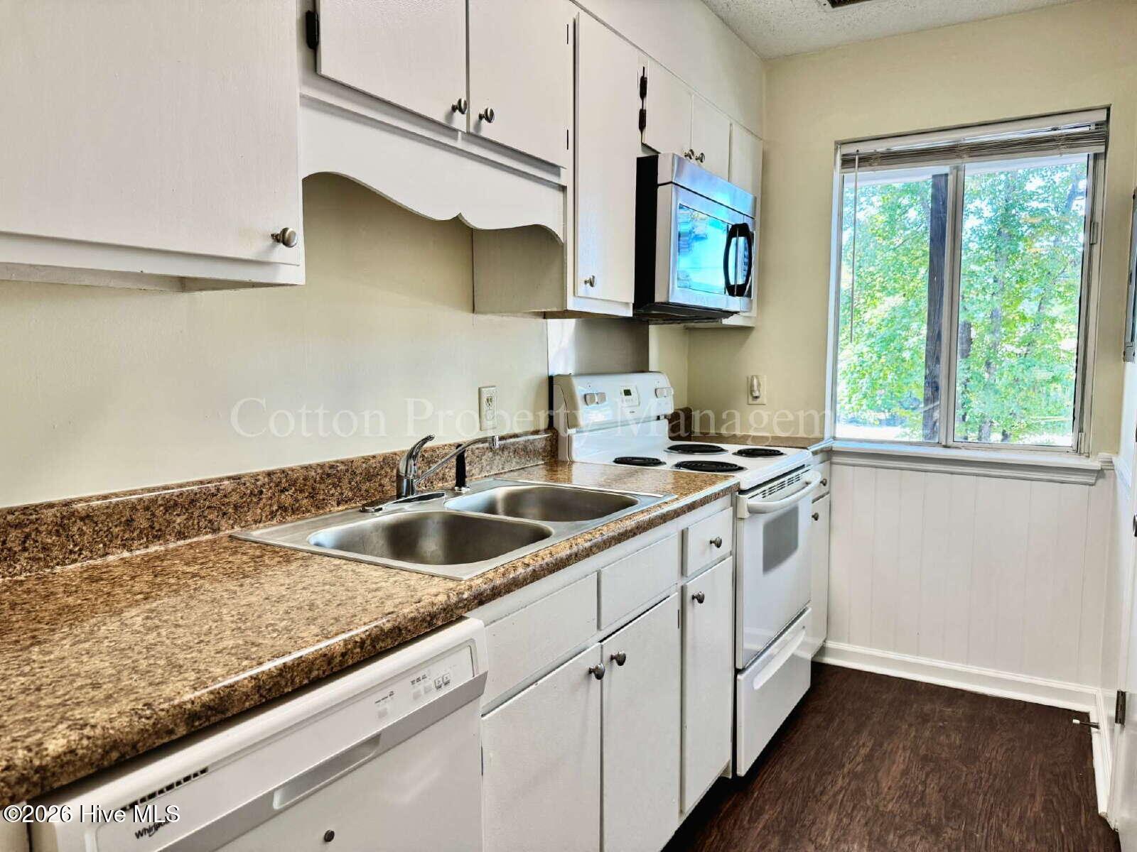 107 Lullwater Drive 201 Property Photo 8