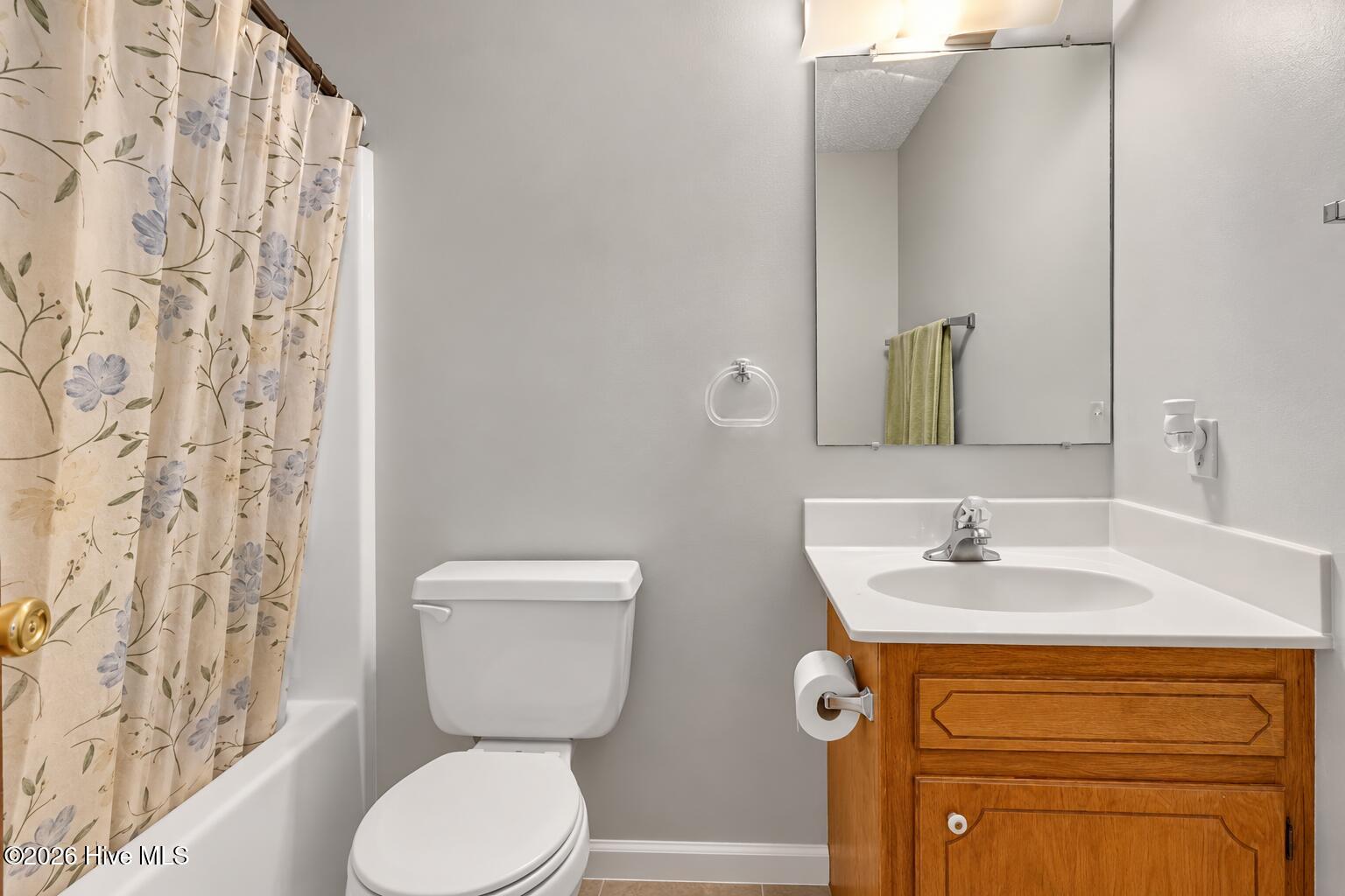 231-233 Easy Street Property Photo 7