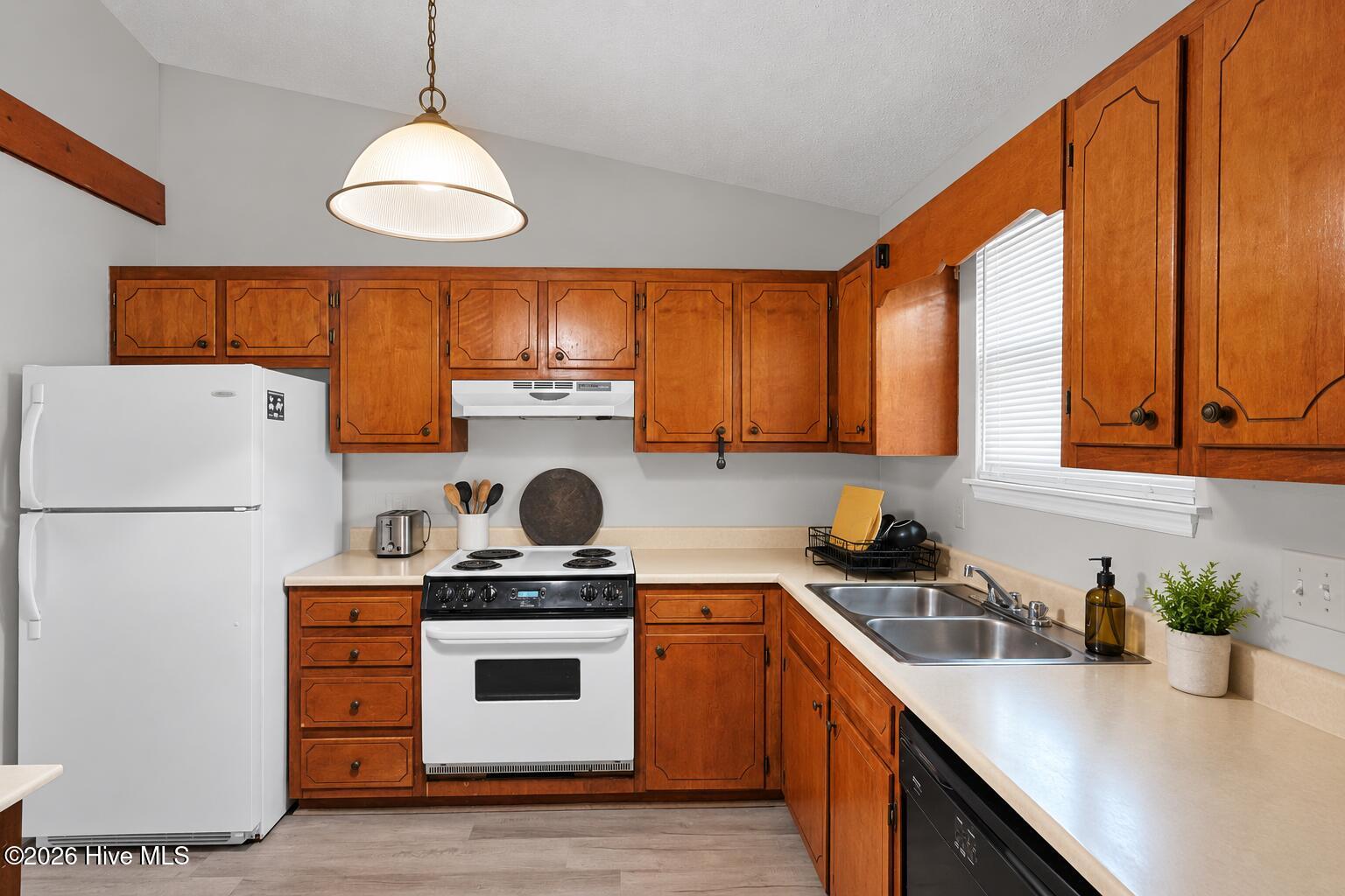 231 Easy Street Property Photo 12