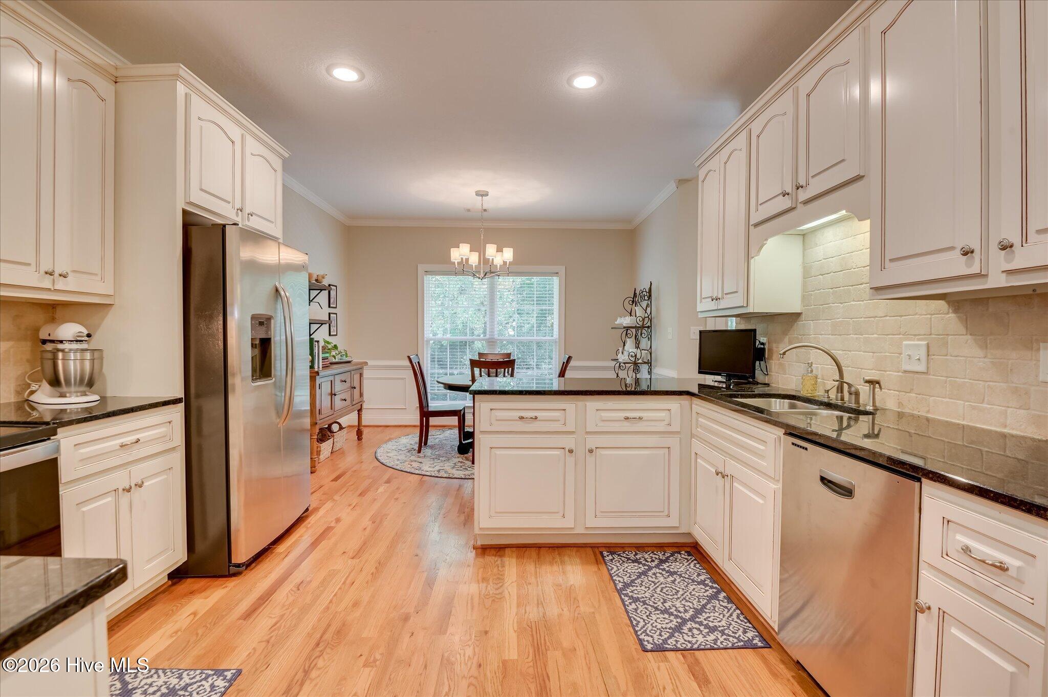 803 Leslie Court Property Photo 10