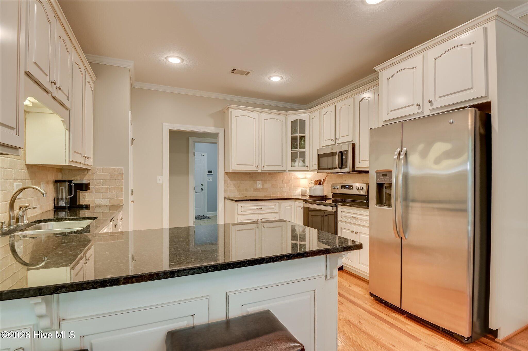 803 Leslie Court Property Photo 14