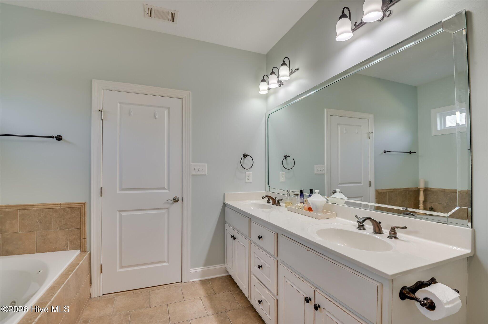 803 Leslie Court Property Photo 33