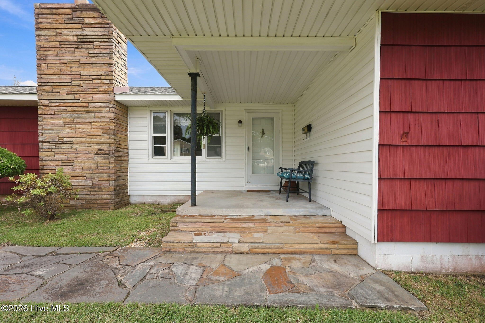 105 Sherwood Boulevard Property Photo 2