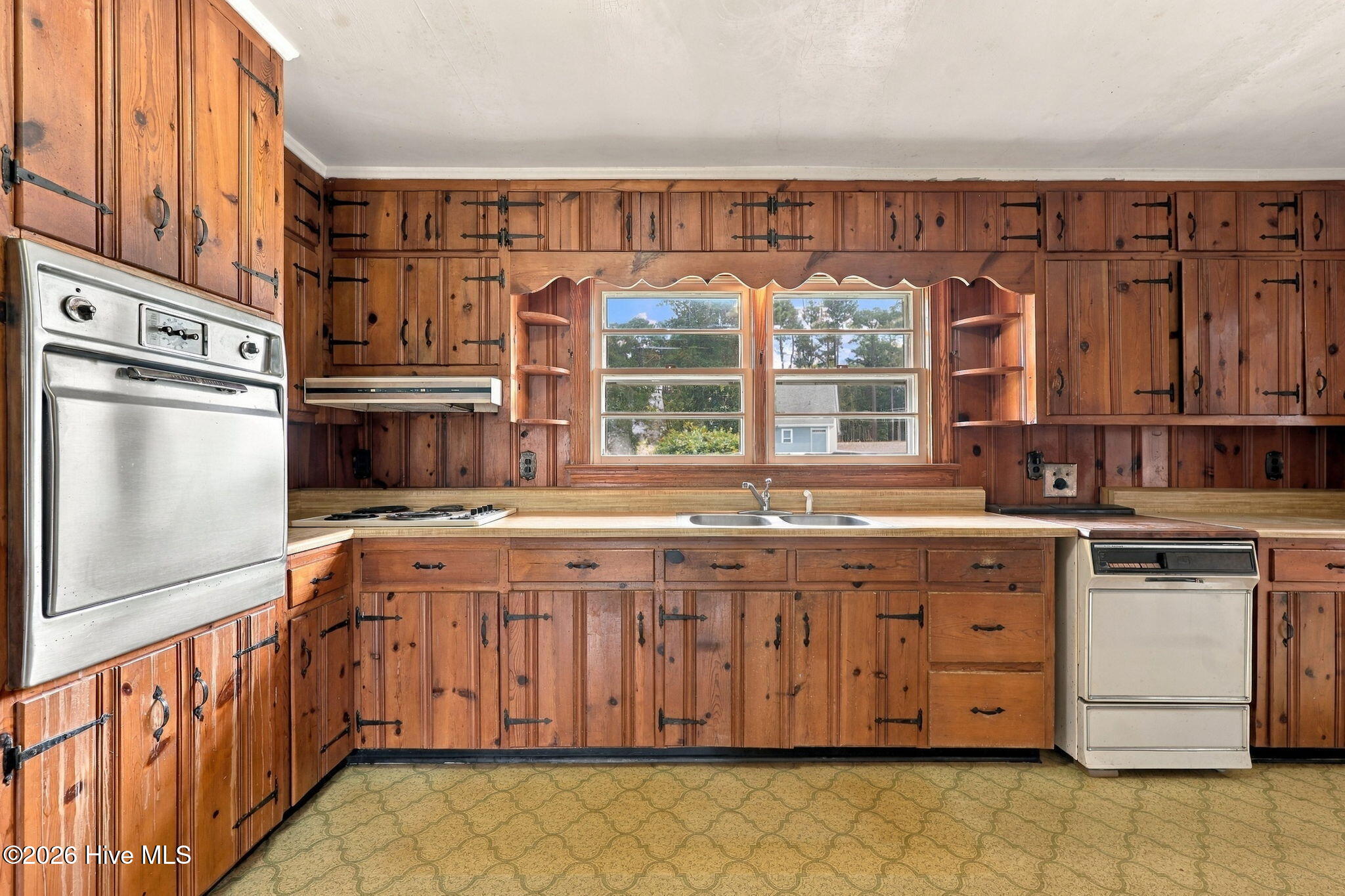105 Sherwood Boulevard Property Photo 15