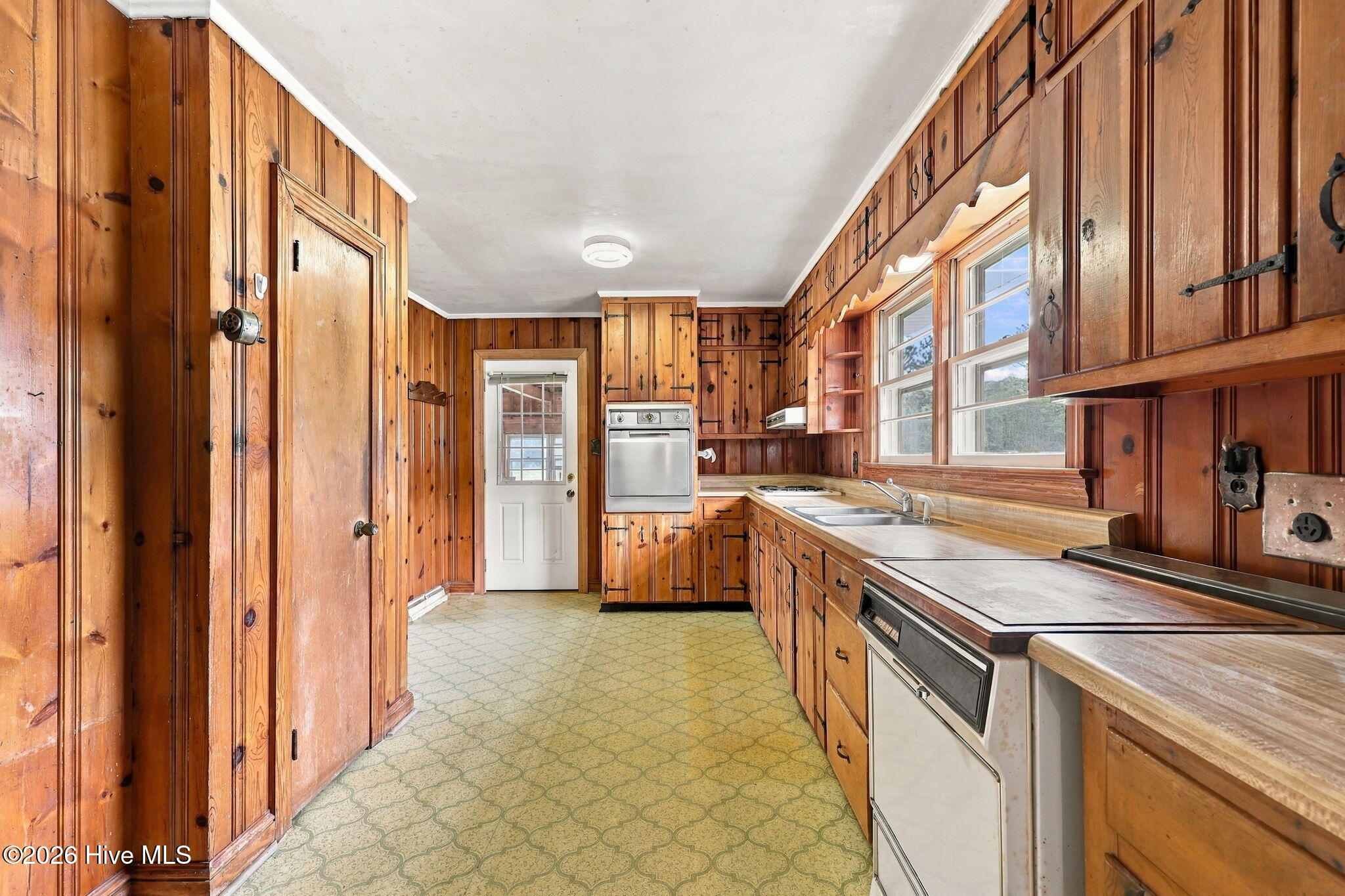 105 Sherwood Boulevard Property Photo 17