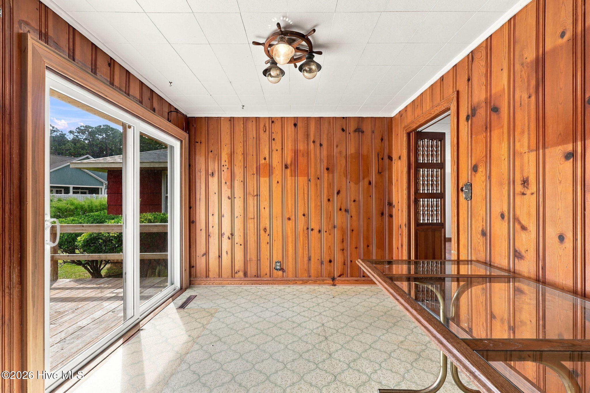 105 Sherwood Boulevard Property Photo 19