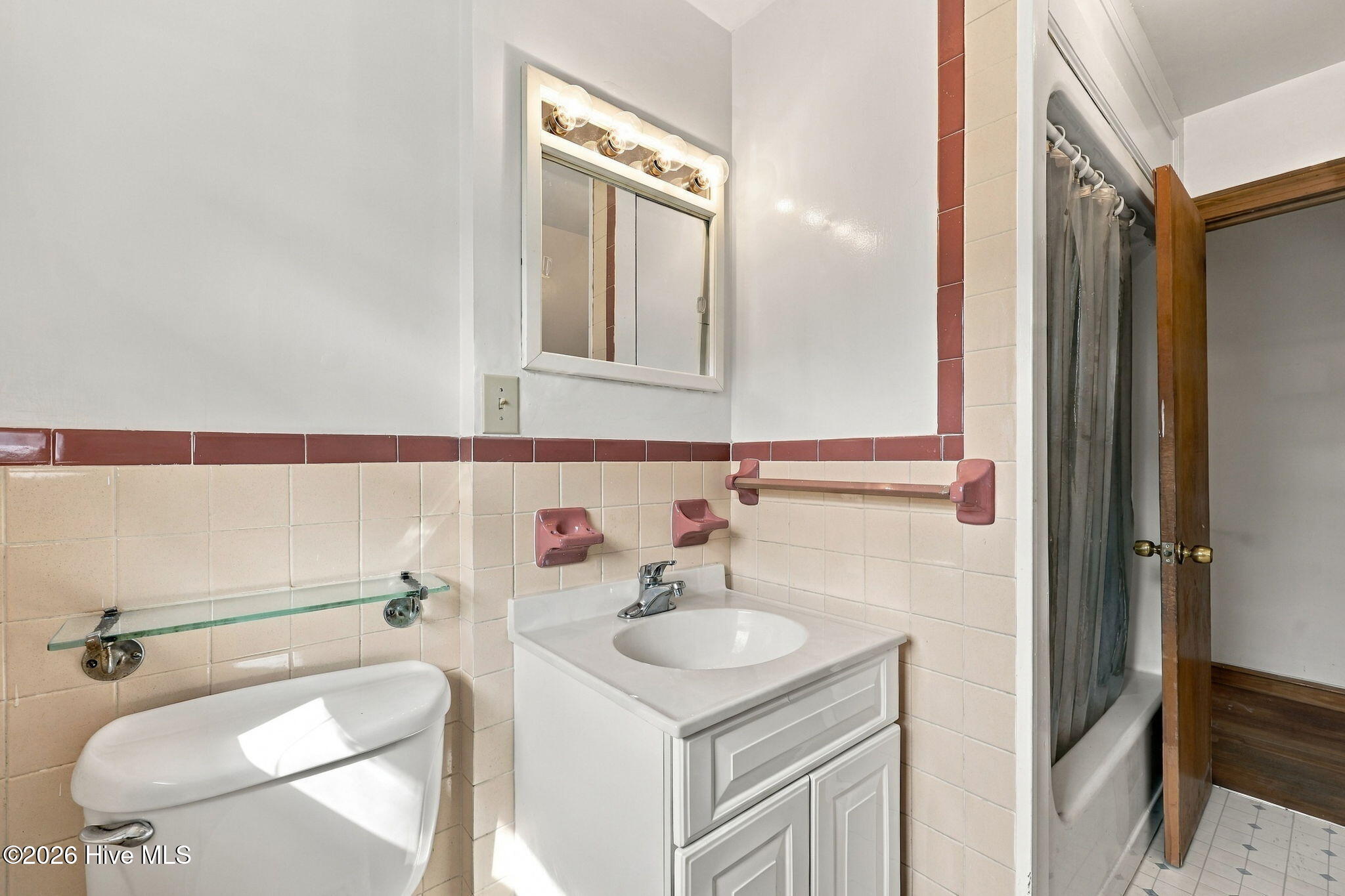 105 Sherwood Boulevard Property Photo 33