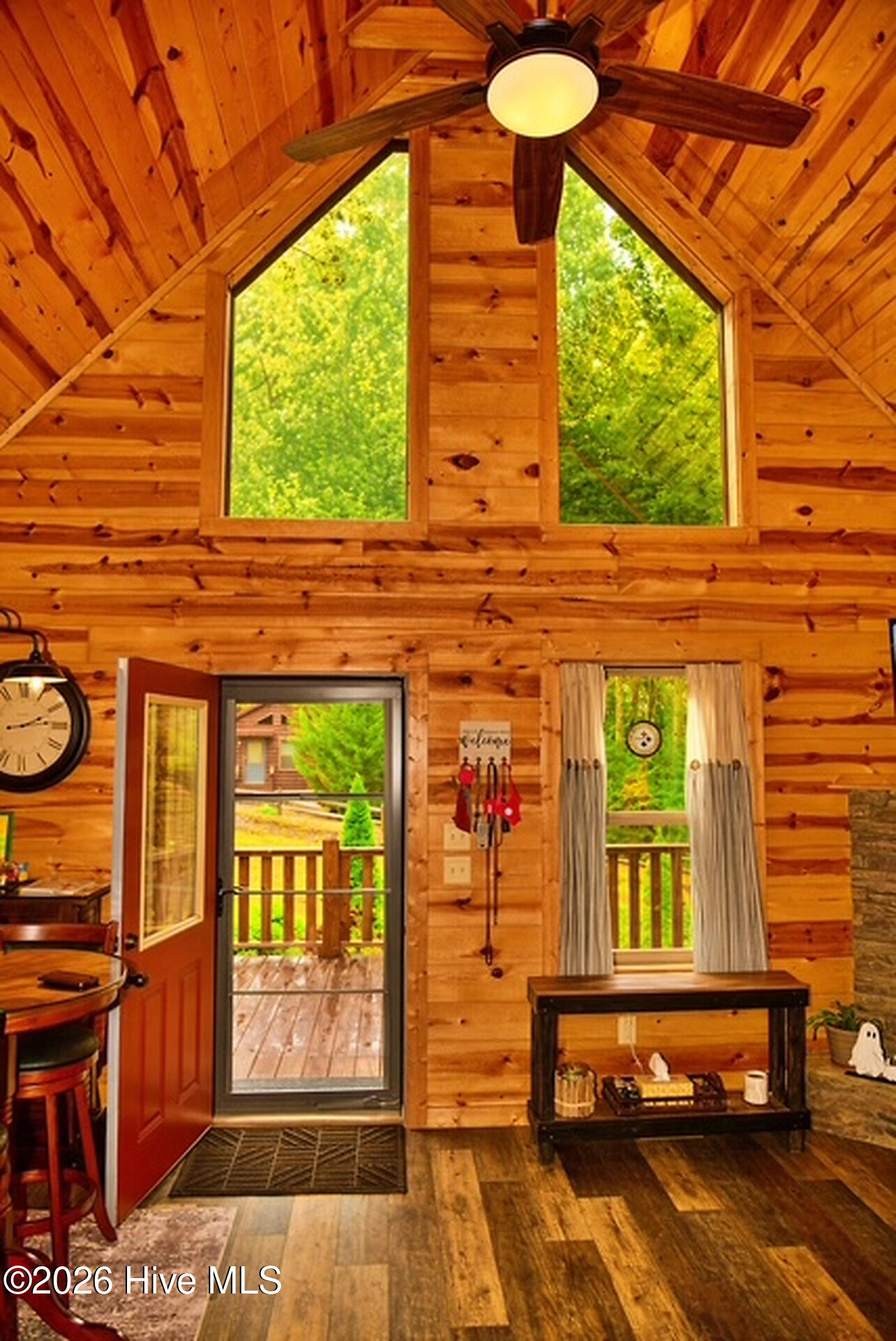 85 Travelers Trail Property Photo 4