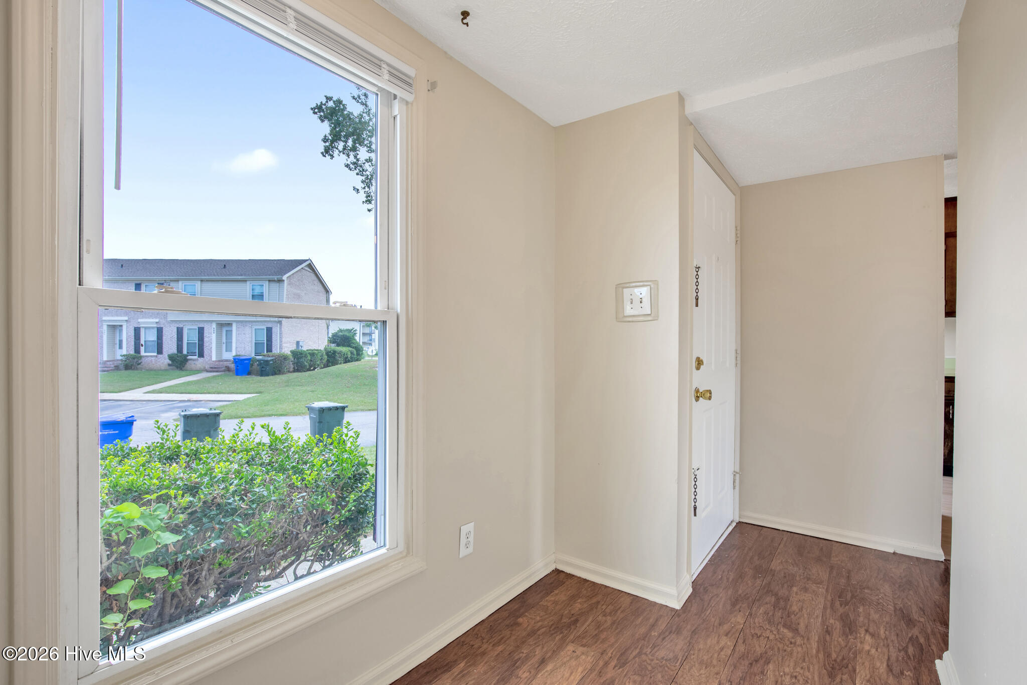 401 Kirkcaldy Court Property Photo 4