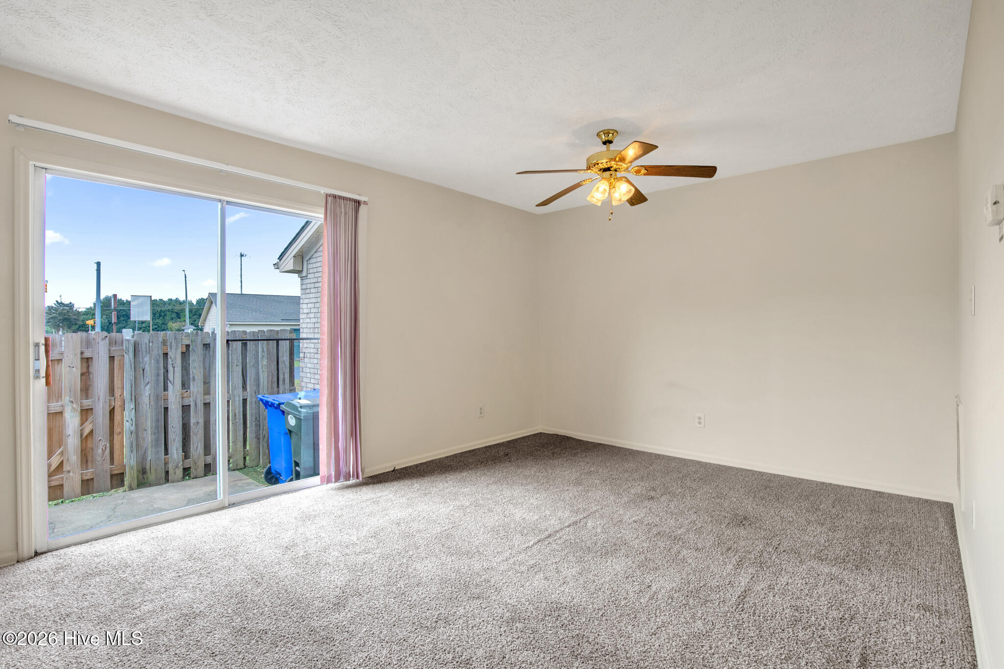 401 Kirkcaldy Court Property Photo 7