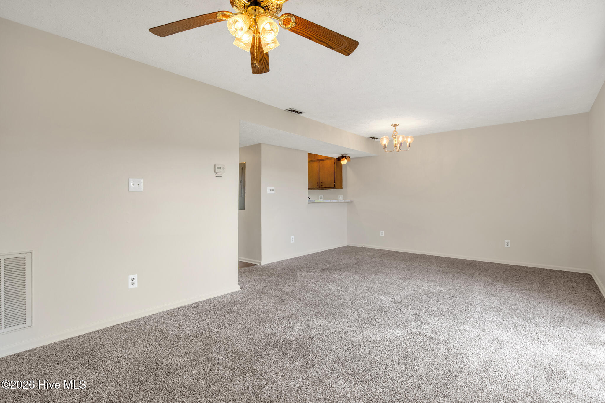 401 Kirkcaldy Court Property Photo 9
