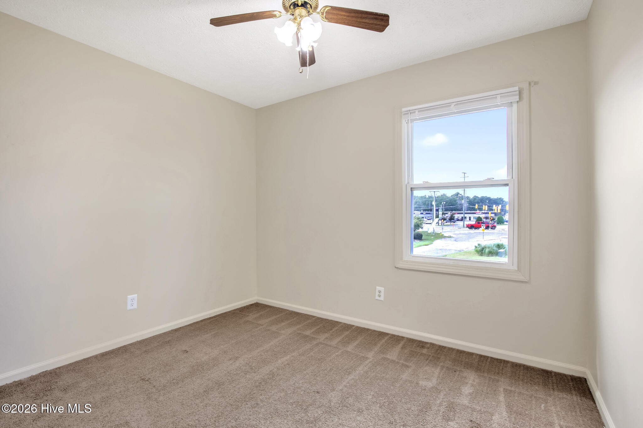 401 Kirkcaldy Court Property Photo 19