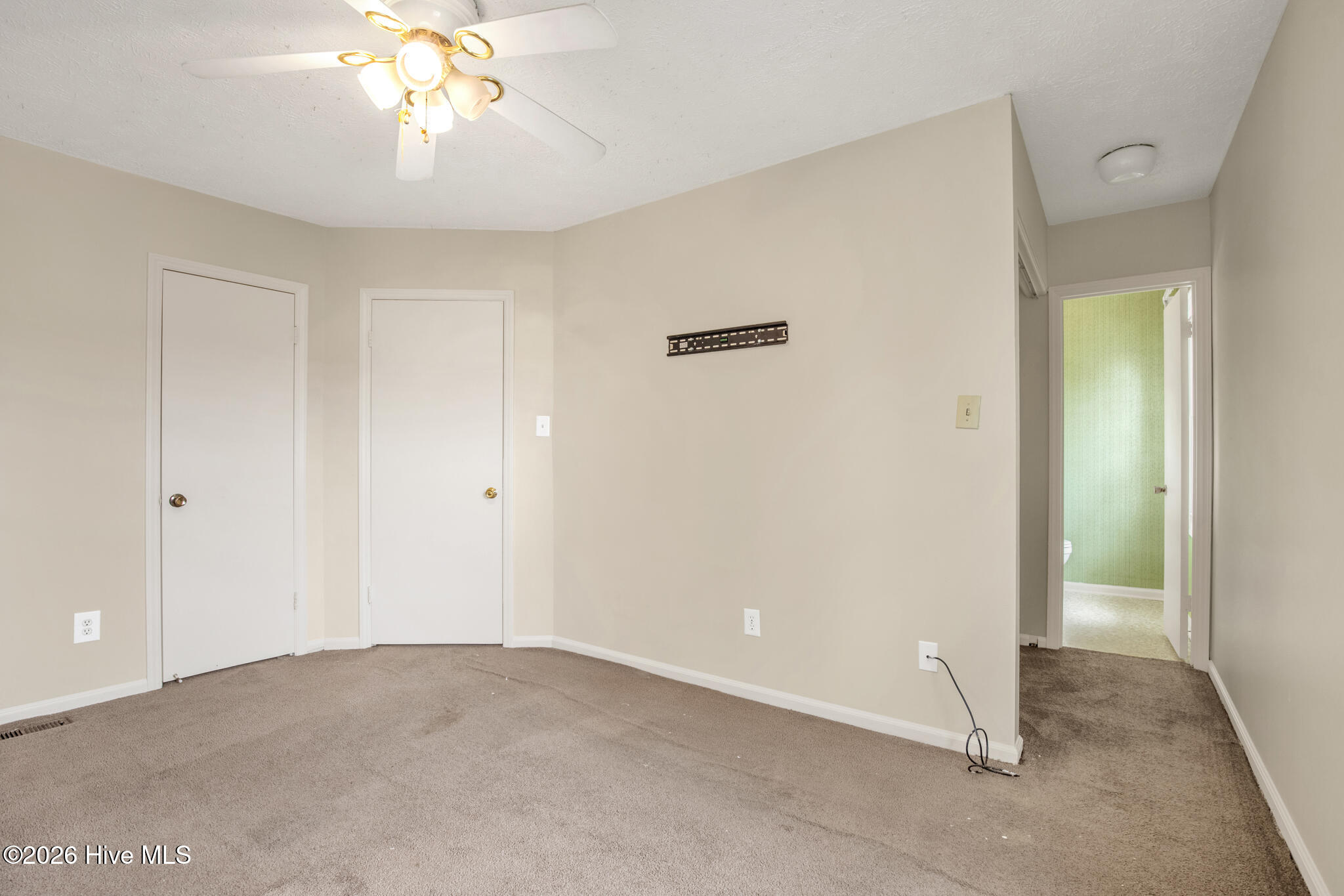 401 Kirkcaldy Court Property Photo 23