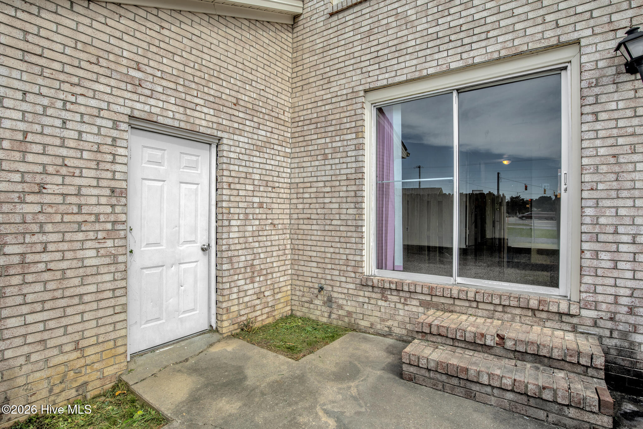 401 Kirkcaldy Court Property Photo 25