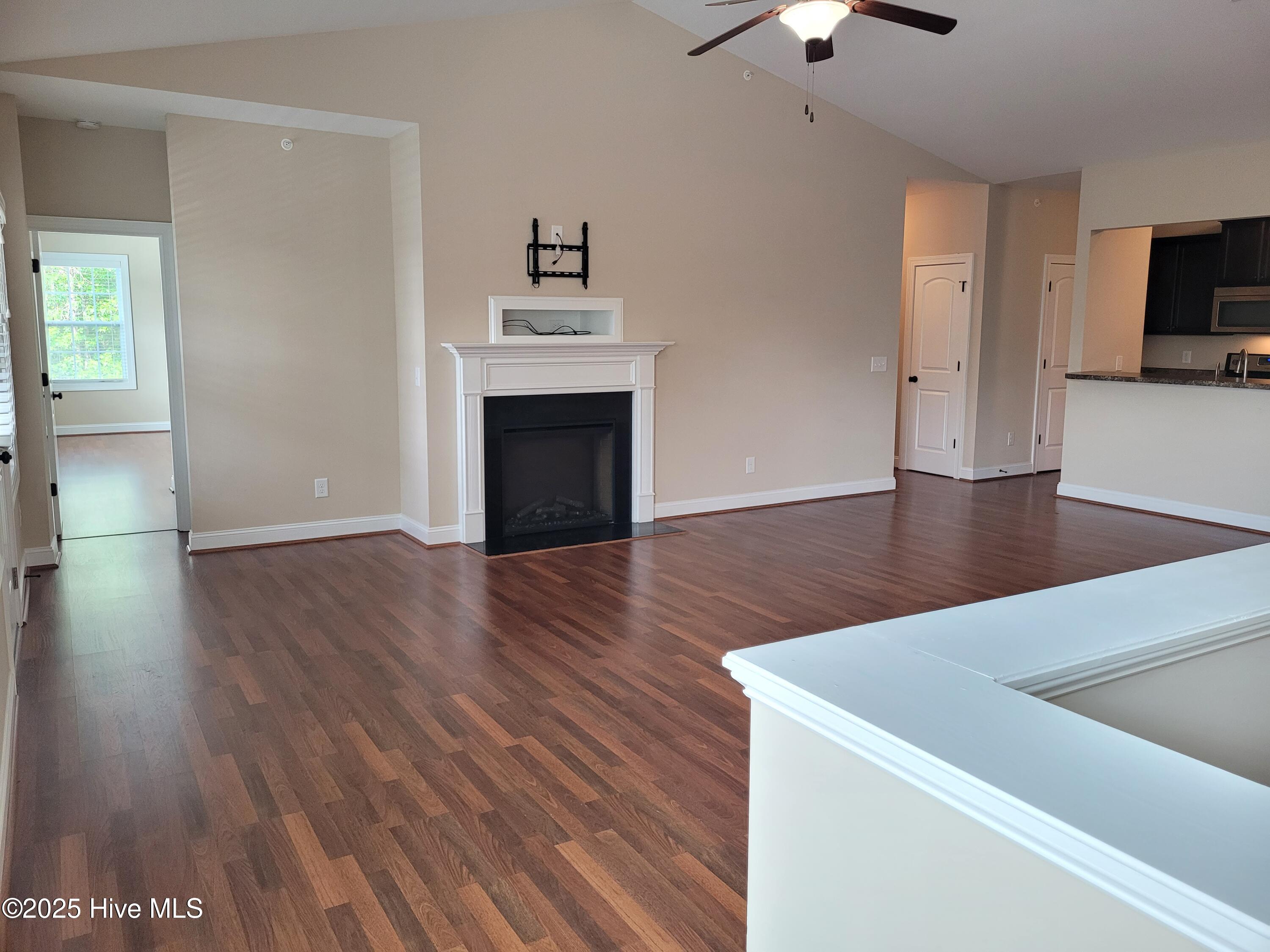 1913 Covengton Way 203 Property Photo 6
