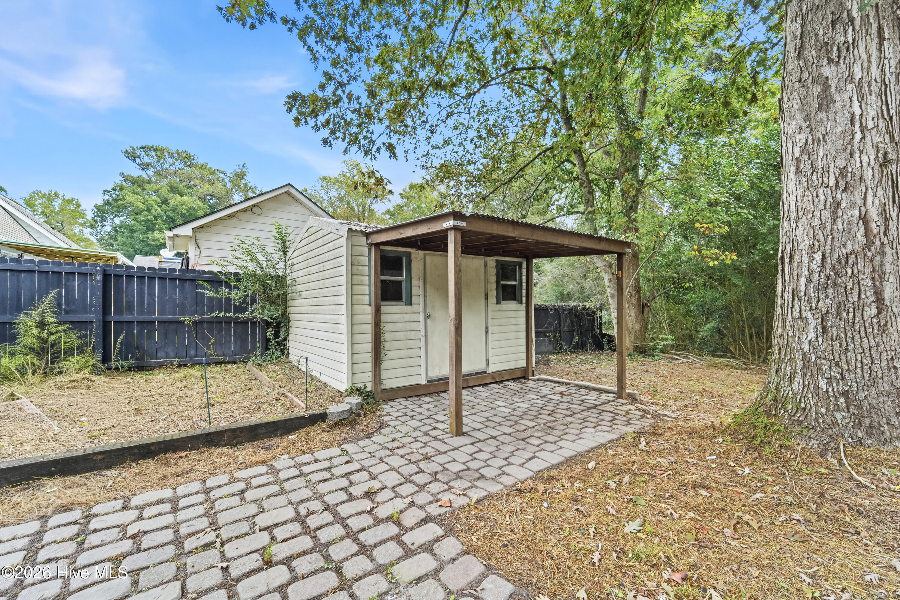 104 King Richard Court Property Photo 33