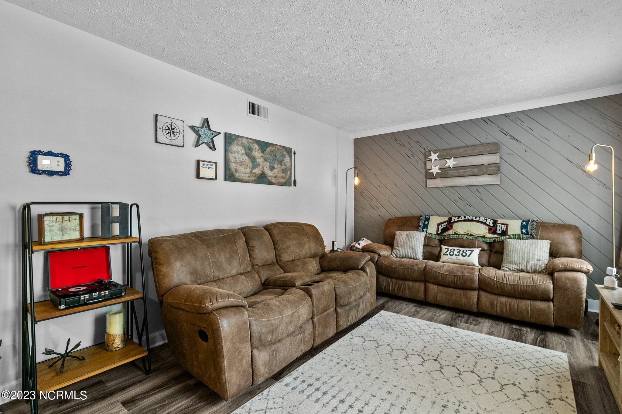475 N Ashe Street Property Photo 5