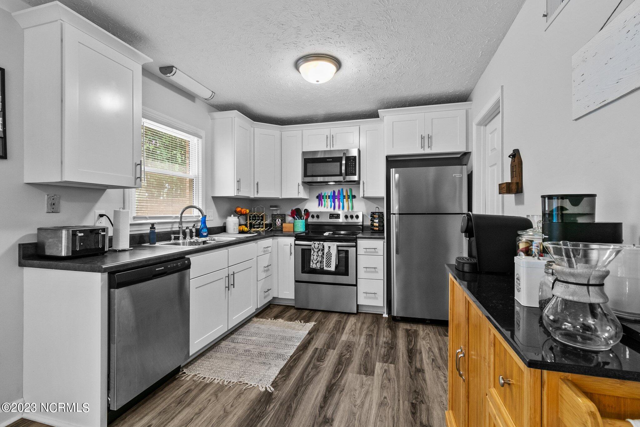 475 N Ashe Street Property Photo 8